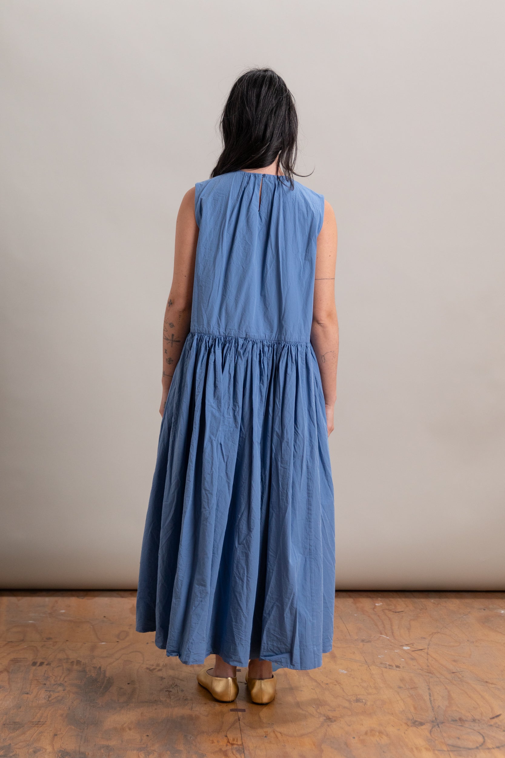 POMME RUCHE DRESS IN BLUE CHALK POPLIN