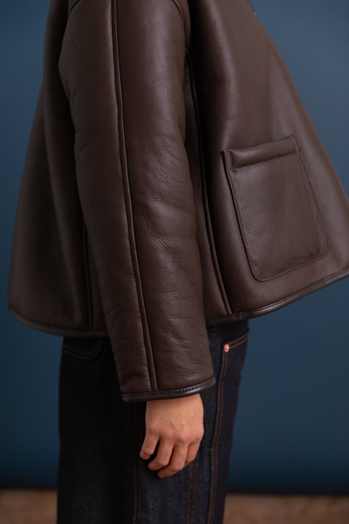 AVIS JACKET IN CHOCOLATE LEATHER BACK CURLY HAIR SHEEPSKIN