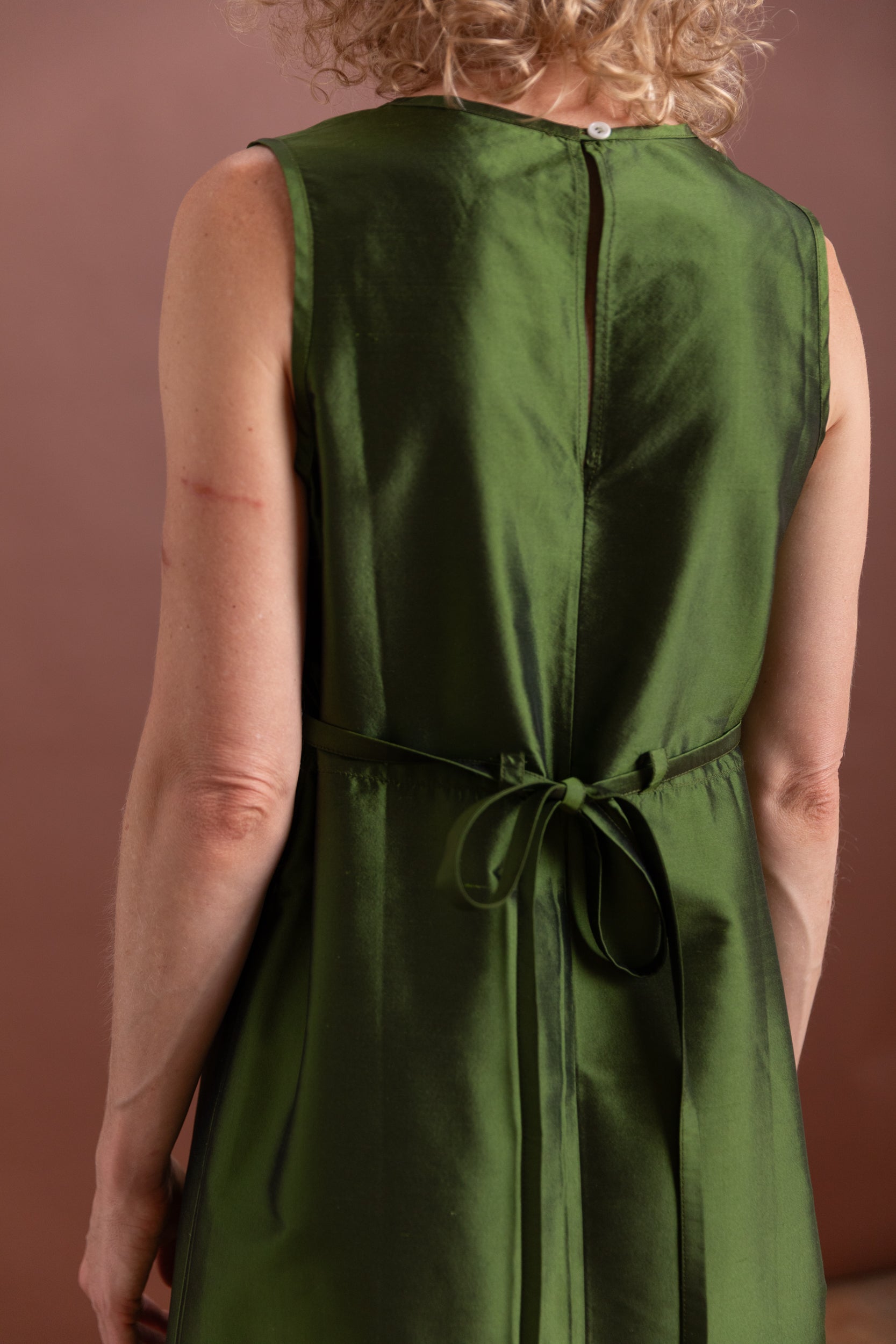 ERIKA DRESS IN BOTTLE SILK DUPION