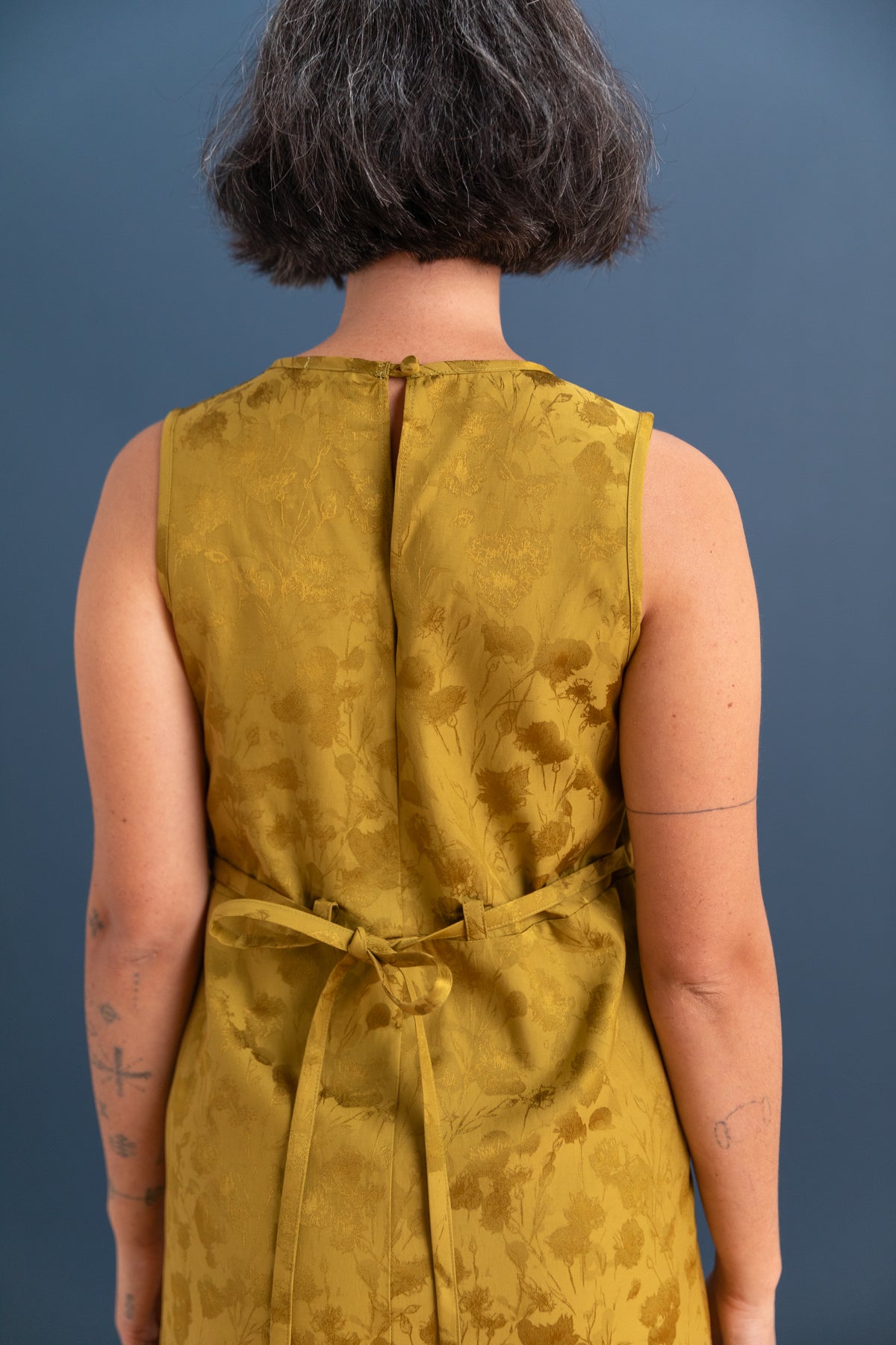 ERIKA DRESS IN GOLDEN OCHRE FLORAL JACQUARD