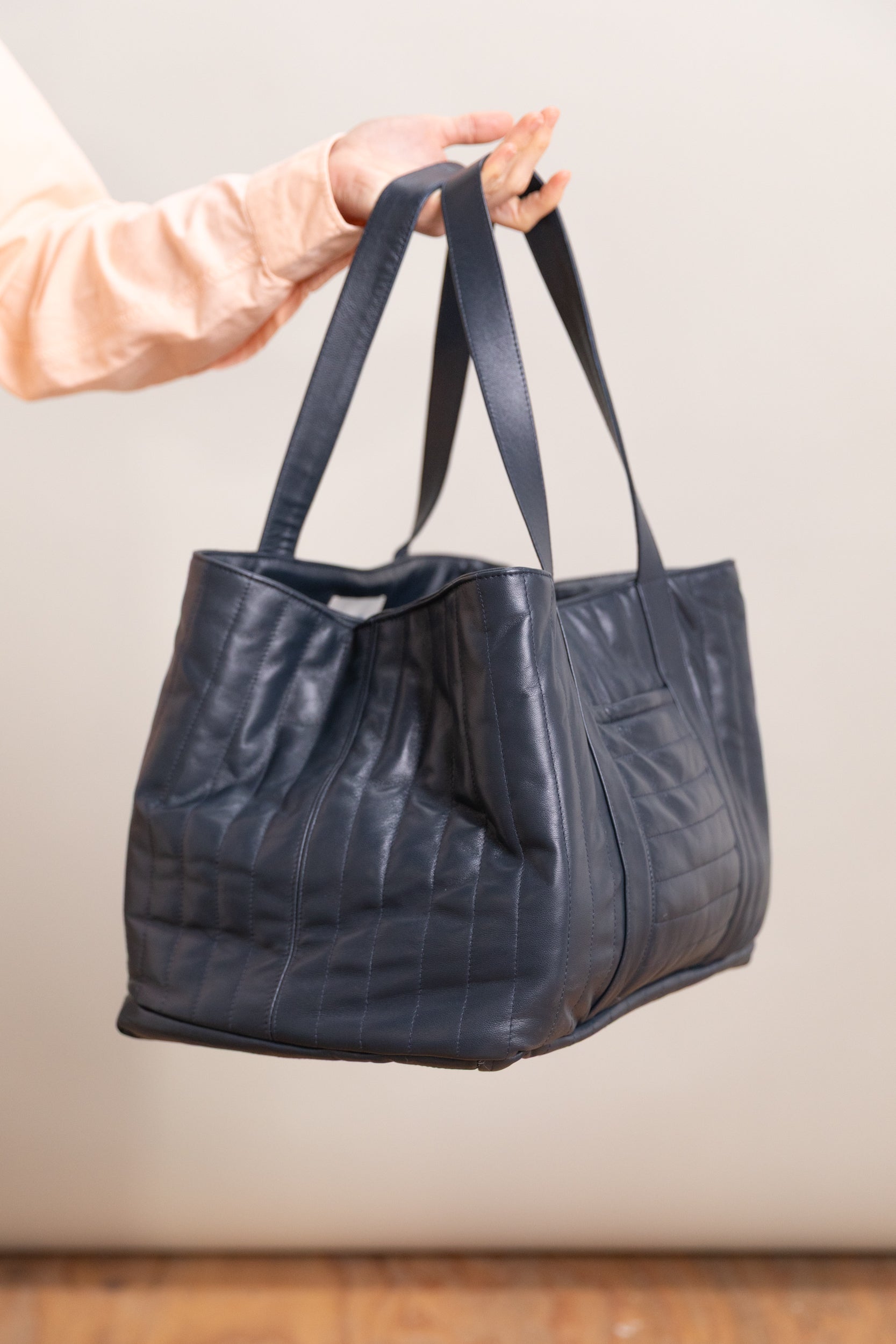 LARGE TOTE BAG IN NAVY QUILTED NAPPA LEATHER