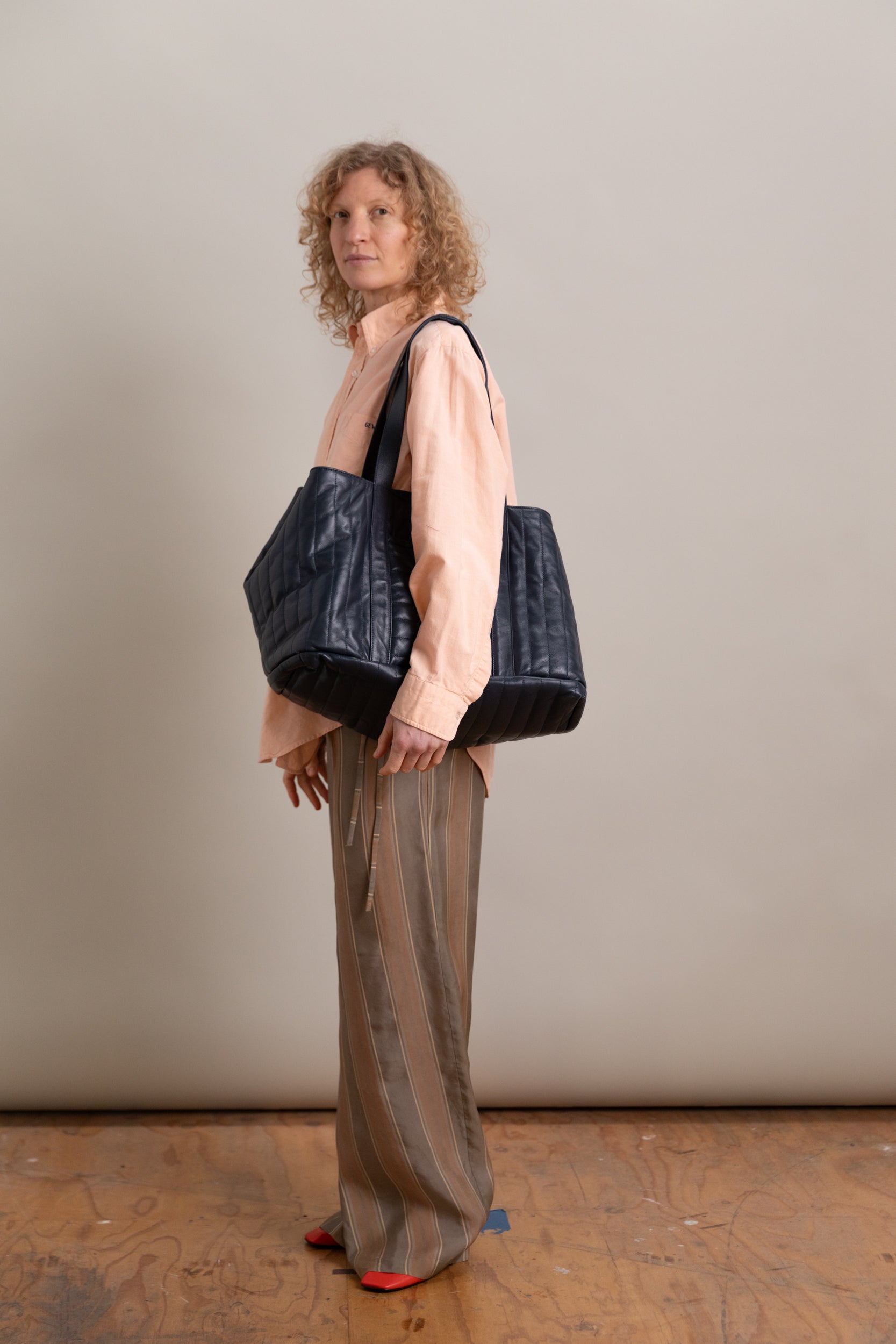 LARGE TOTE BAG IN NAVY QUILTED NAPPA LEATHER