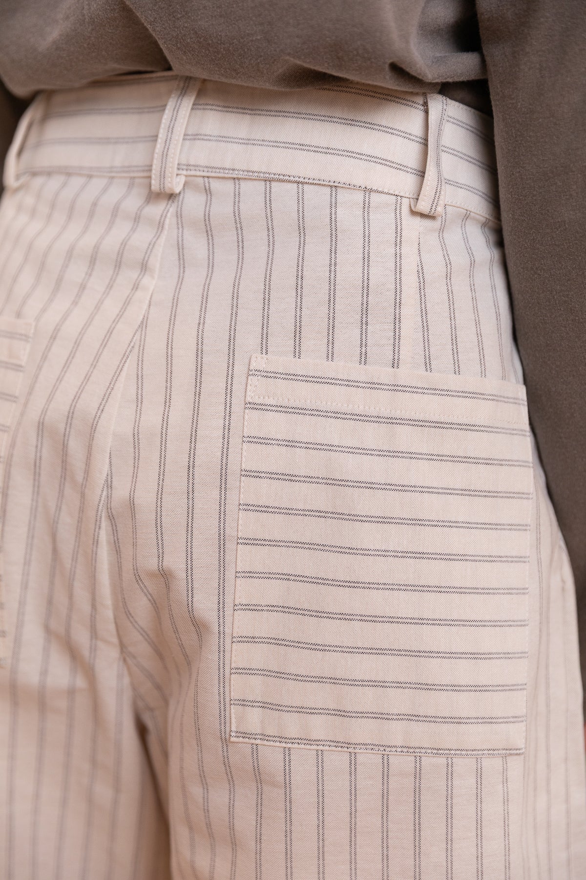 MARA SHORT IN ECRU/FAWN STRIPE