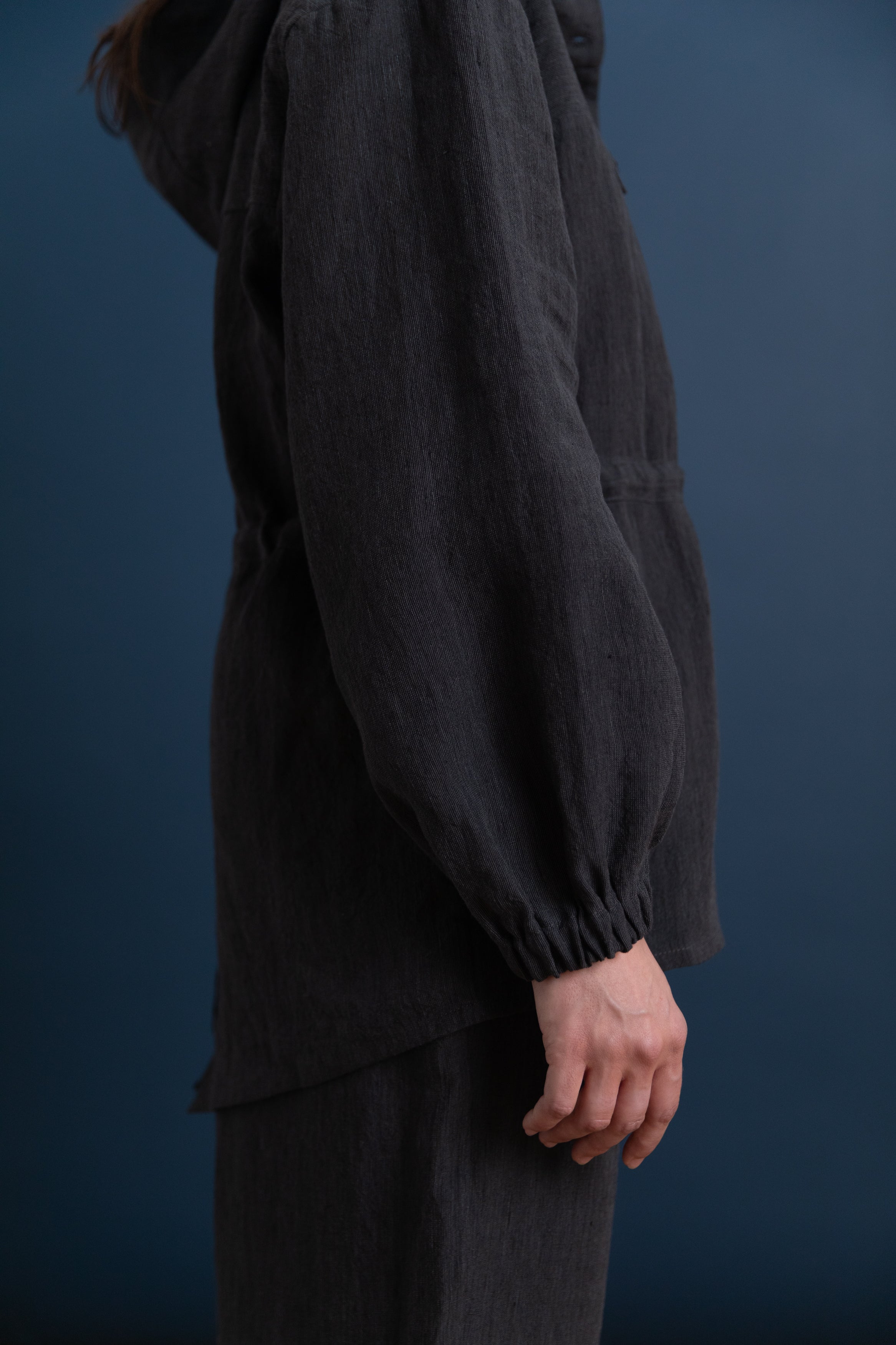 MONA PARKA SHIRT IN STEEL IRISH LINEN