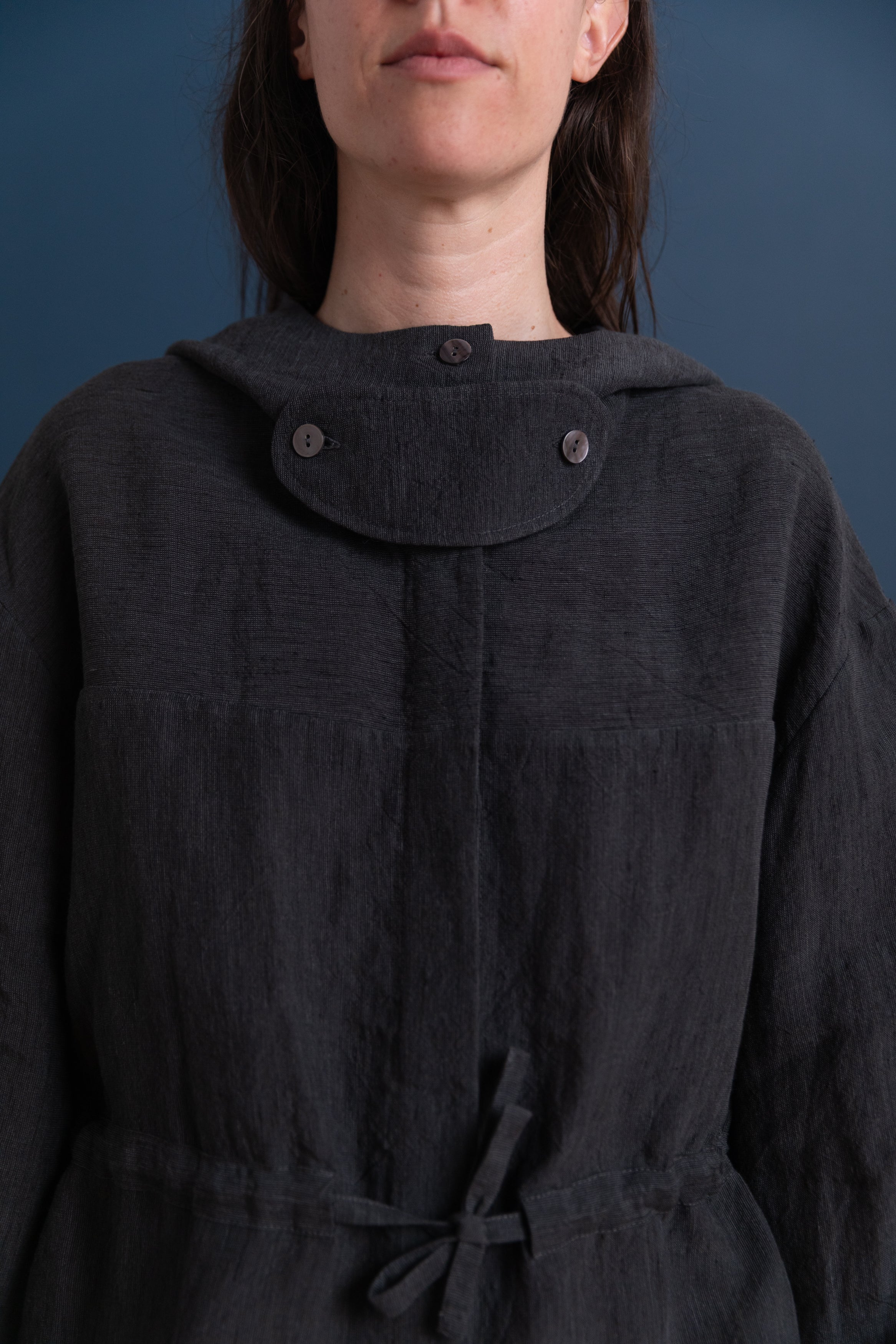 MONA PARKA SHIRT IN STEEL IRISH LINEN