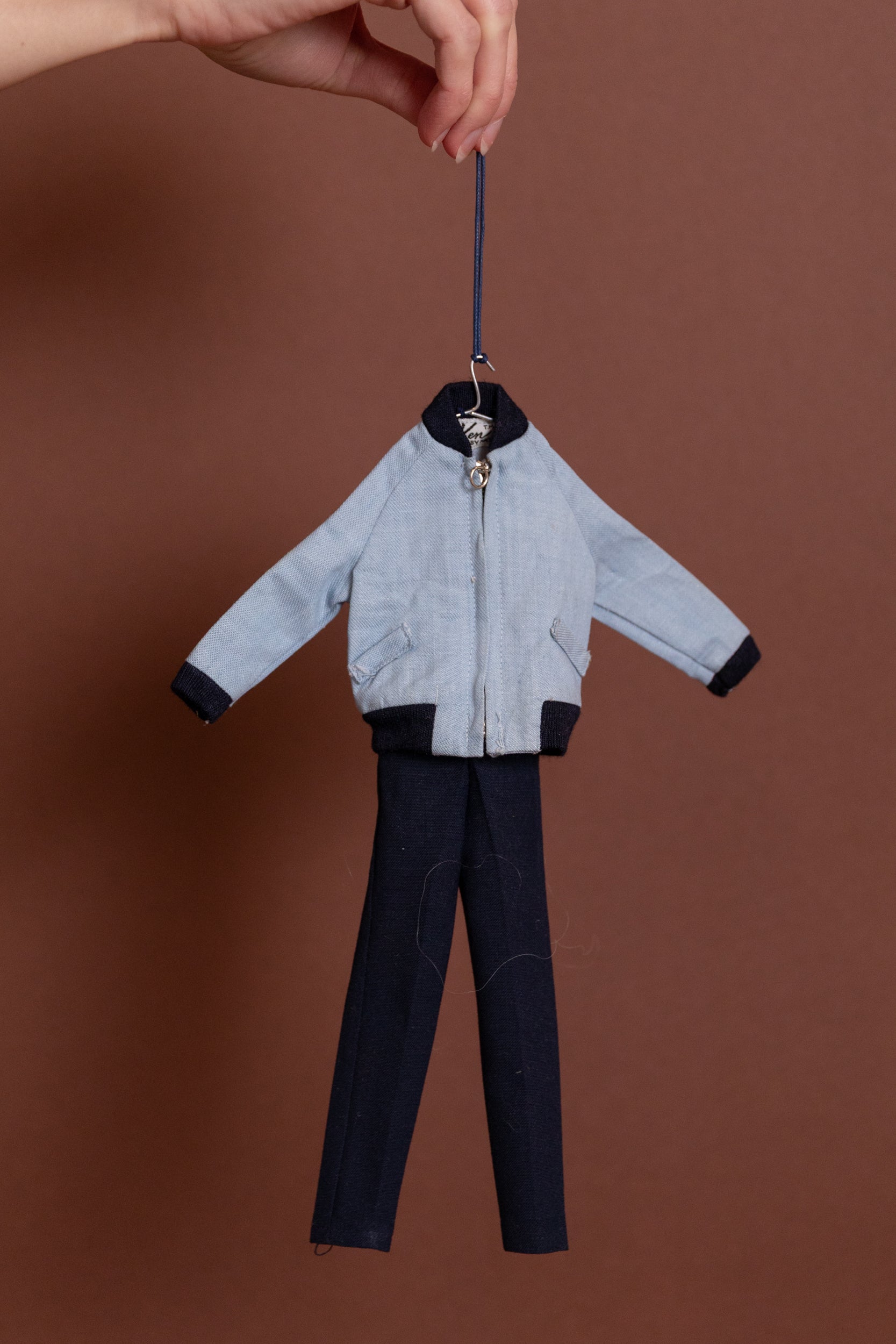 COLLECTABLE OUTFIT ORNAMENT 25