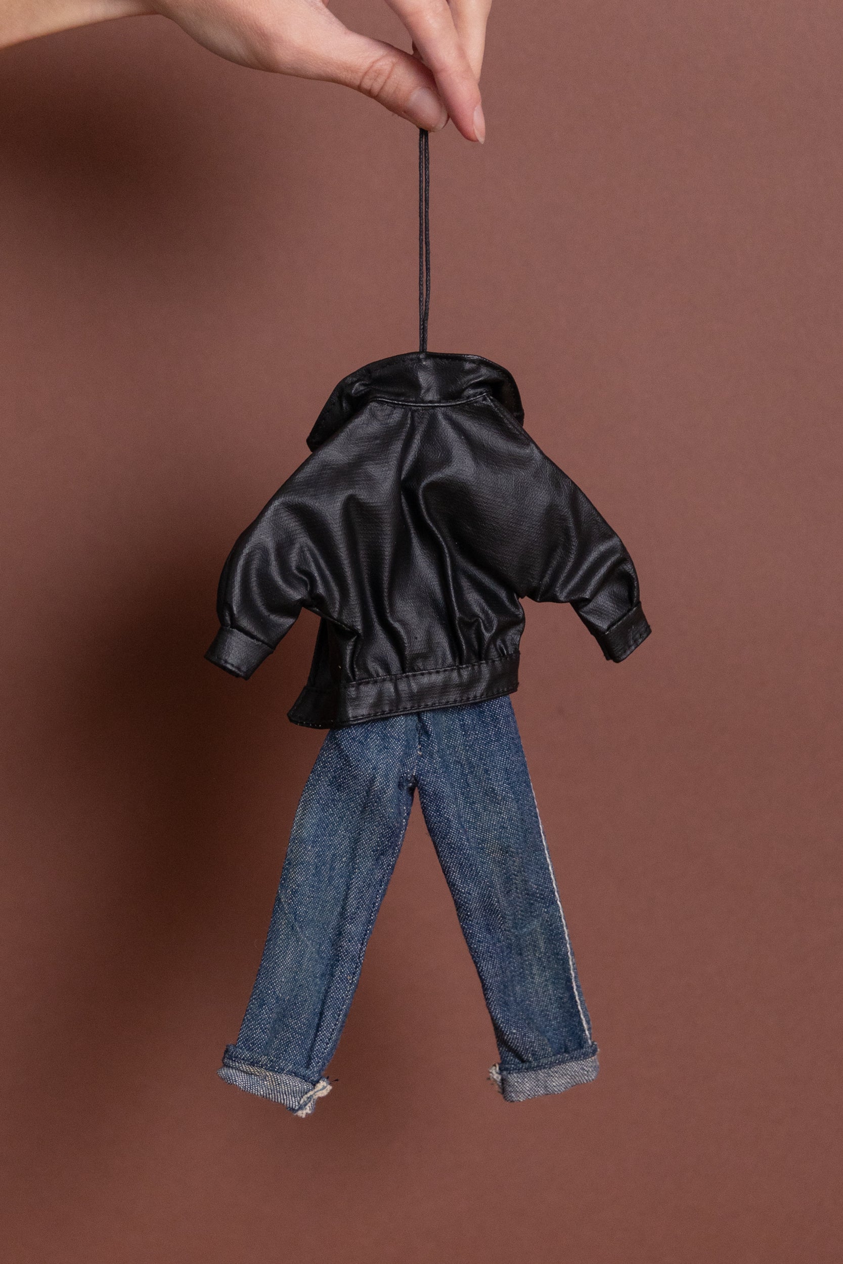 COLLECTABLE OUTFIT ORNAMENT 18