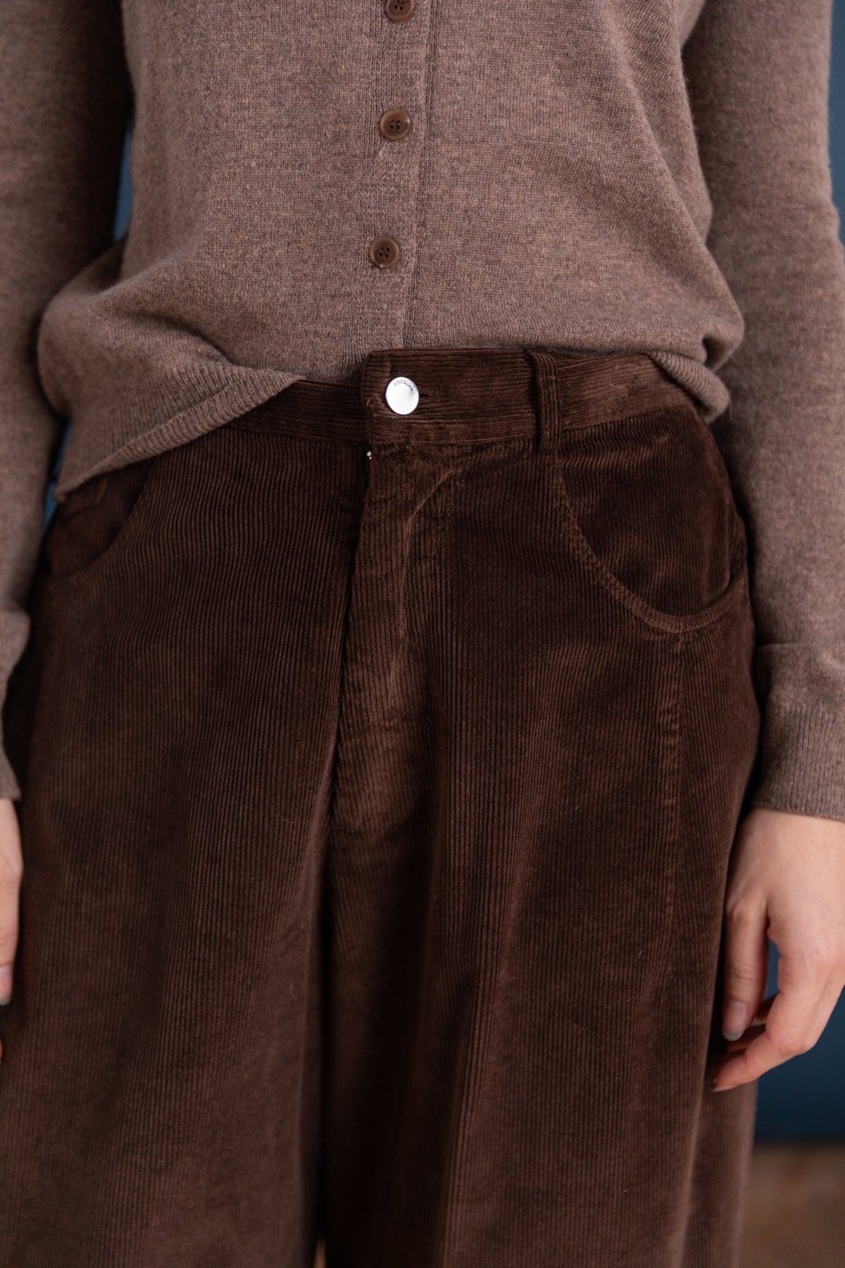 BAGGY PANTS IN BROWN CORDUROY