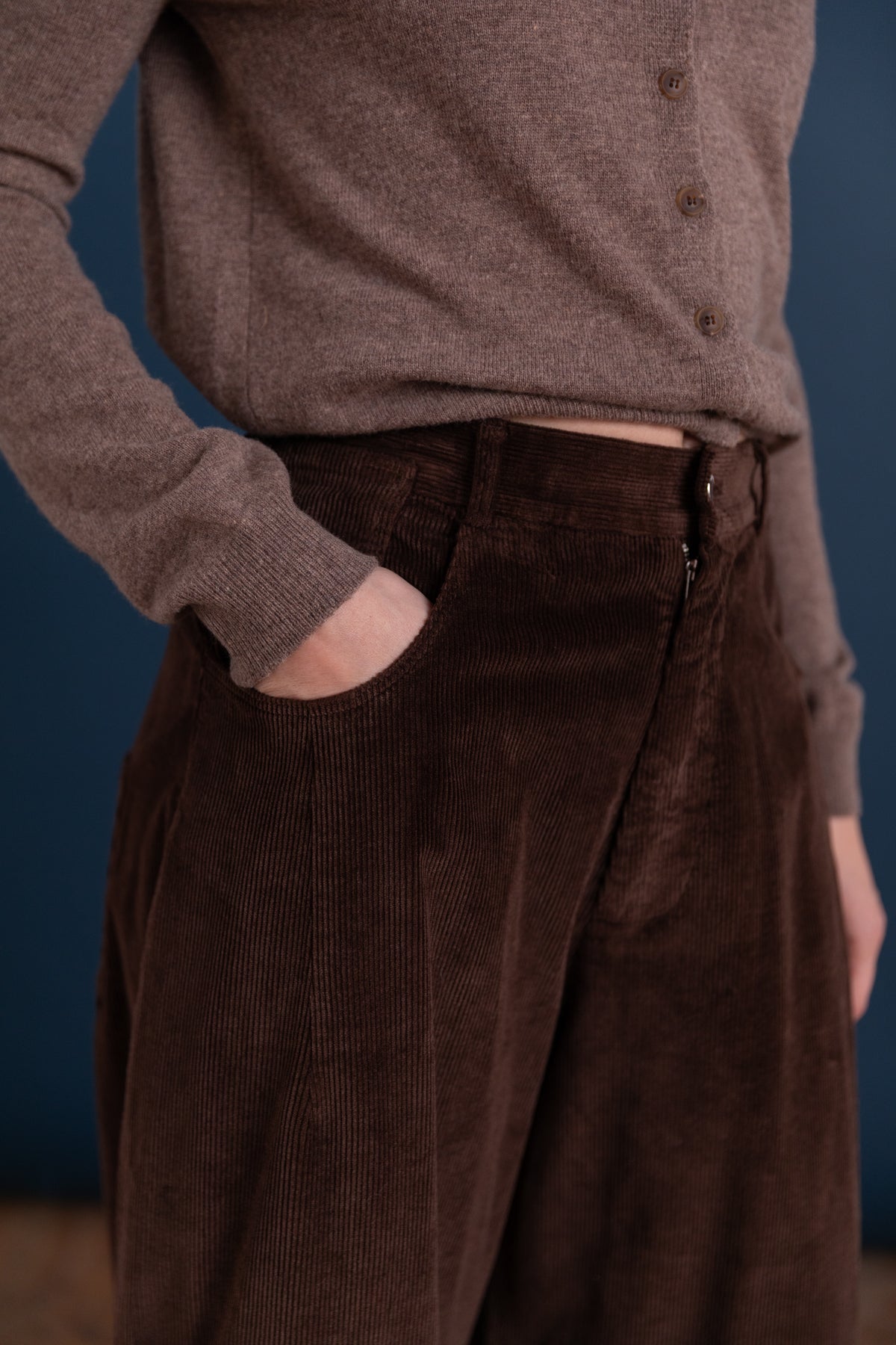 BAGGY PANTS IN BROWN CORDUROY