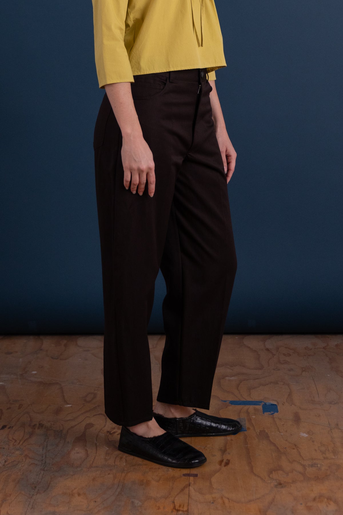 CARROT PANTS IN BROWN