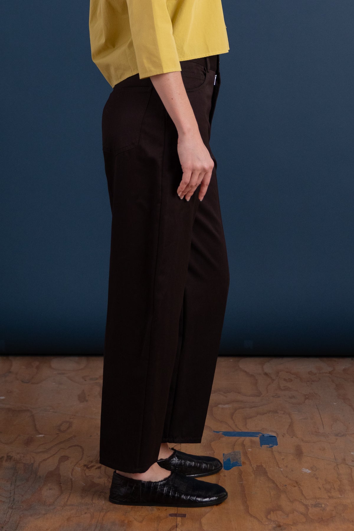 CARROT PANTS IN BROWN