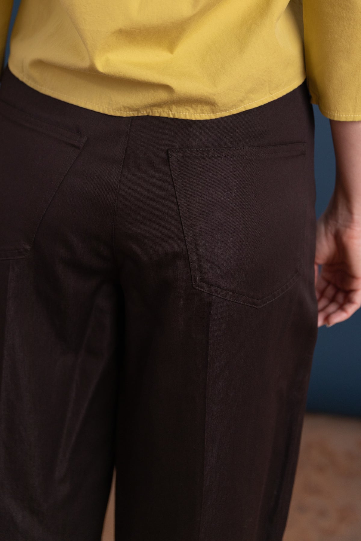 CARROT PANTS IN BROWN