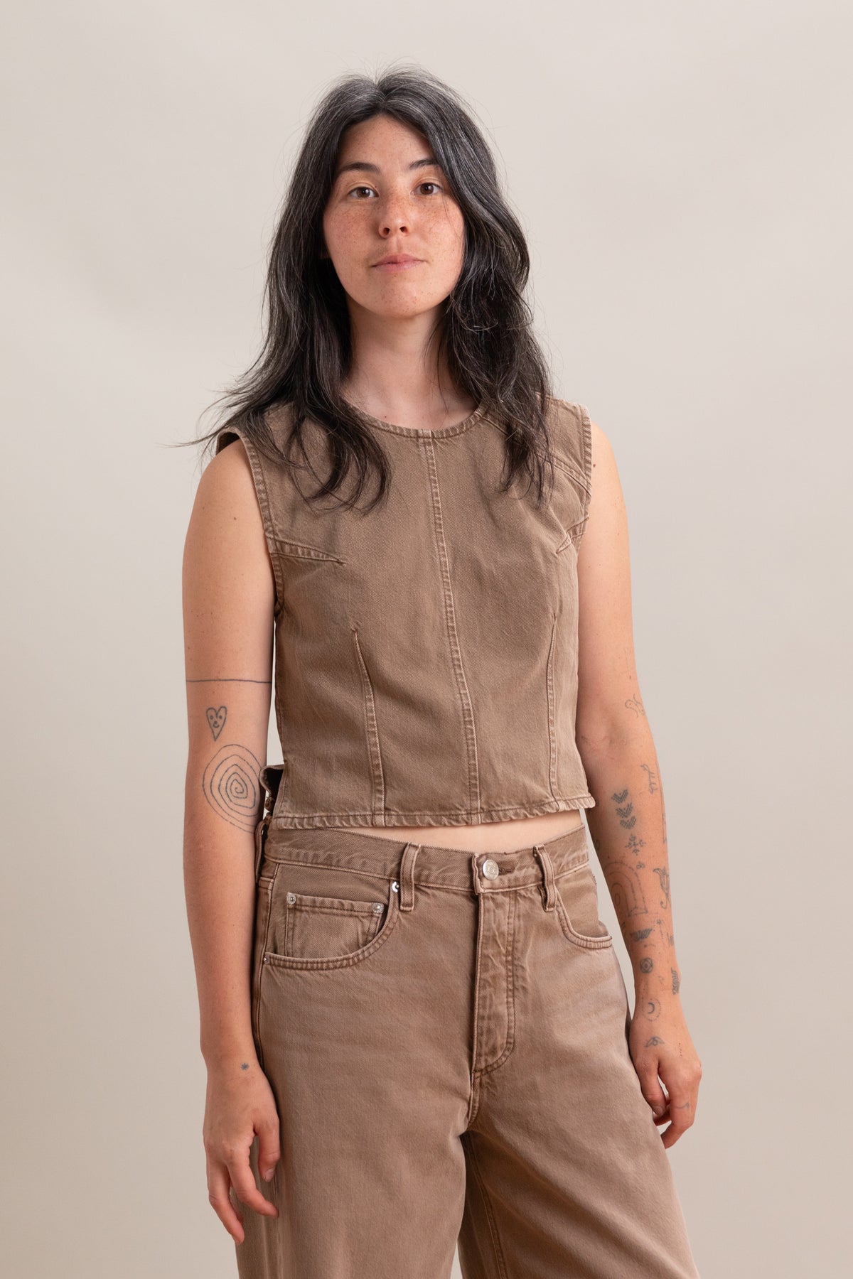 ANGLE TANK IN OAK BROWN