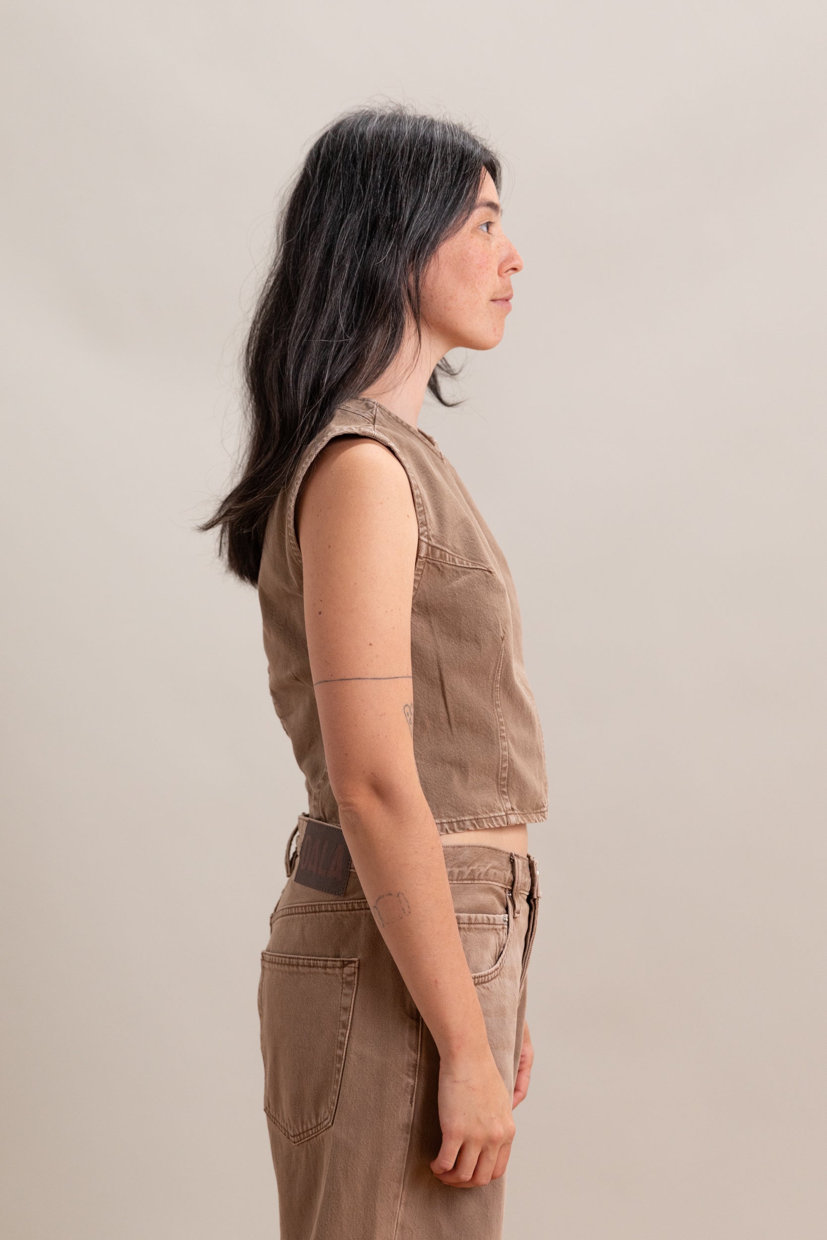 ANGLE TANK IN OAK BROWN