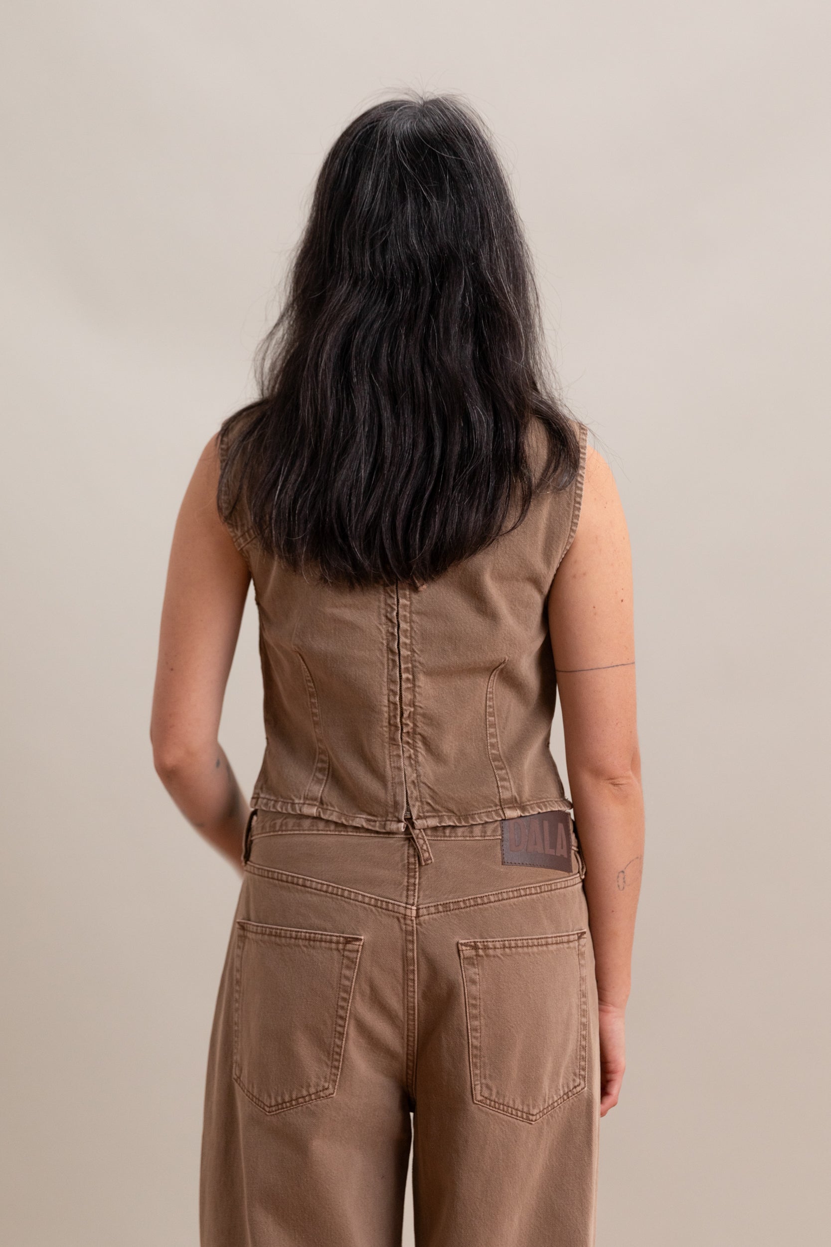 ANGLE TANK IN OAK BROWN