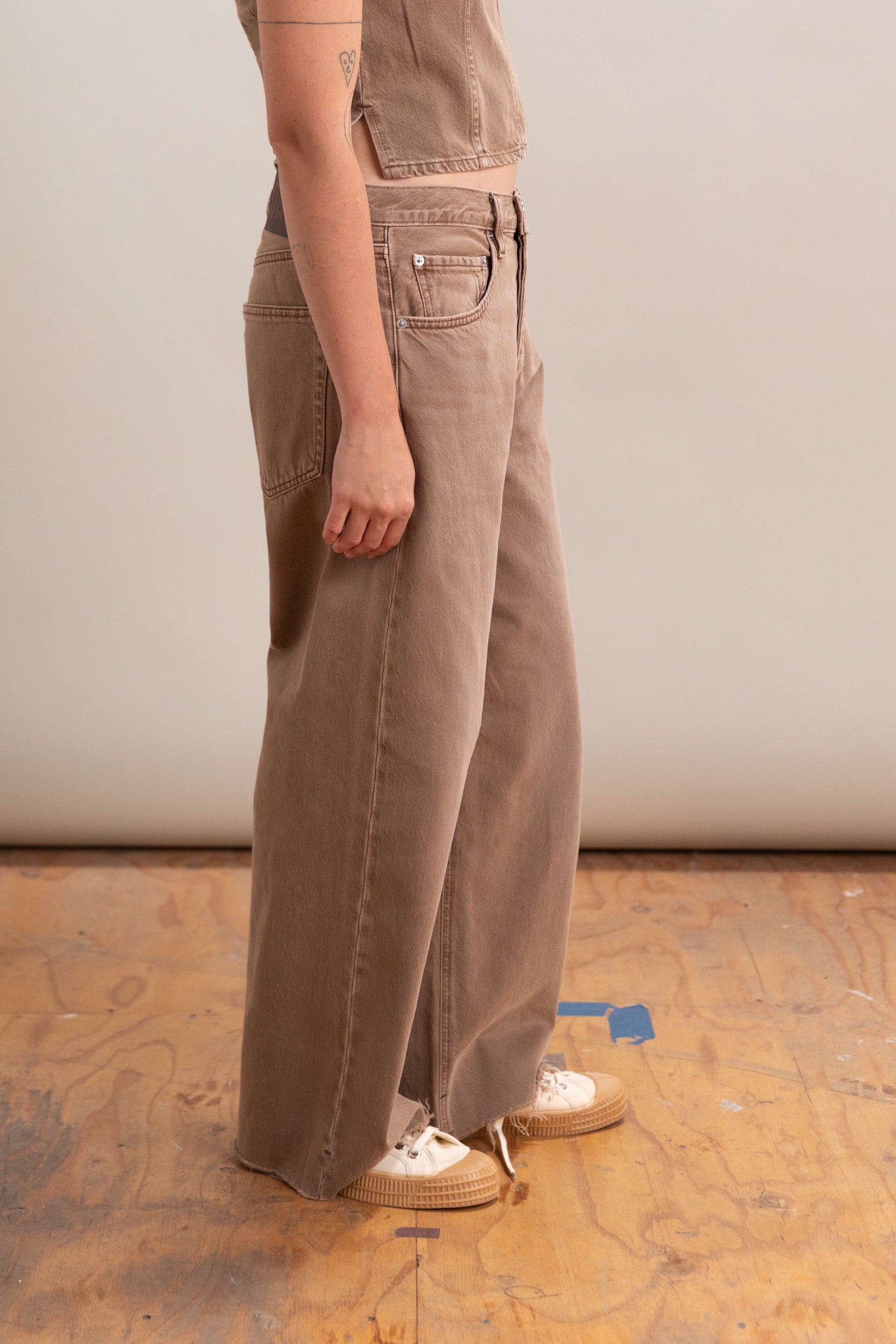 ISLE ANKLE JEAN IN OAK BROWN