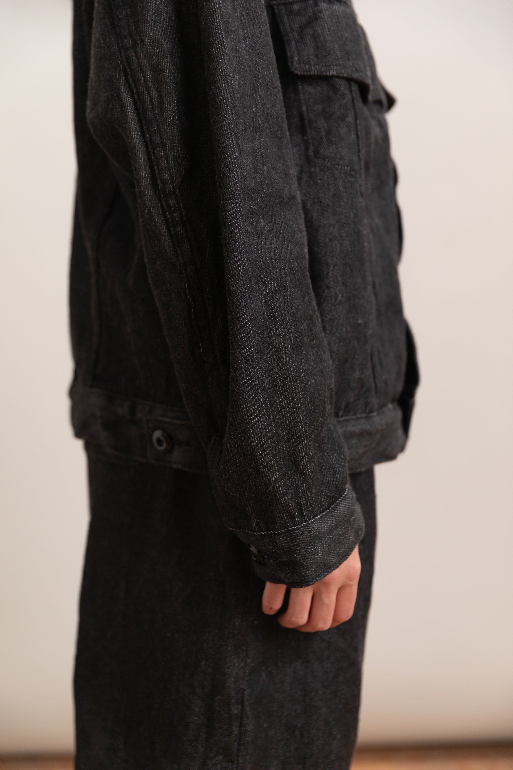 EASY TRUCKER IN BLACK WARP WOOL-CORE SELVEDGE