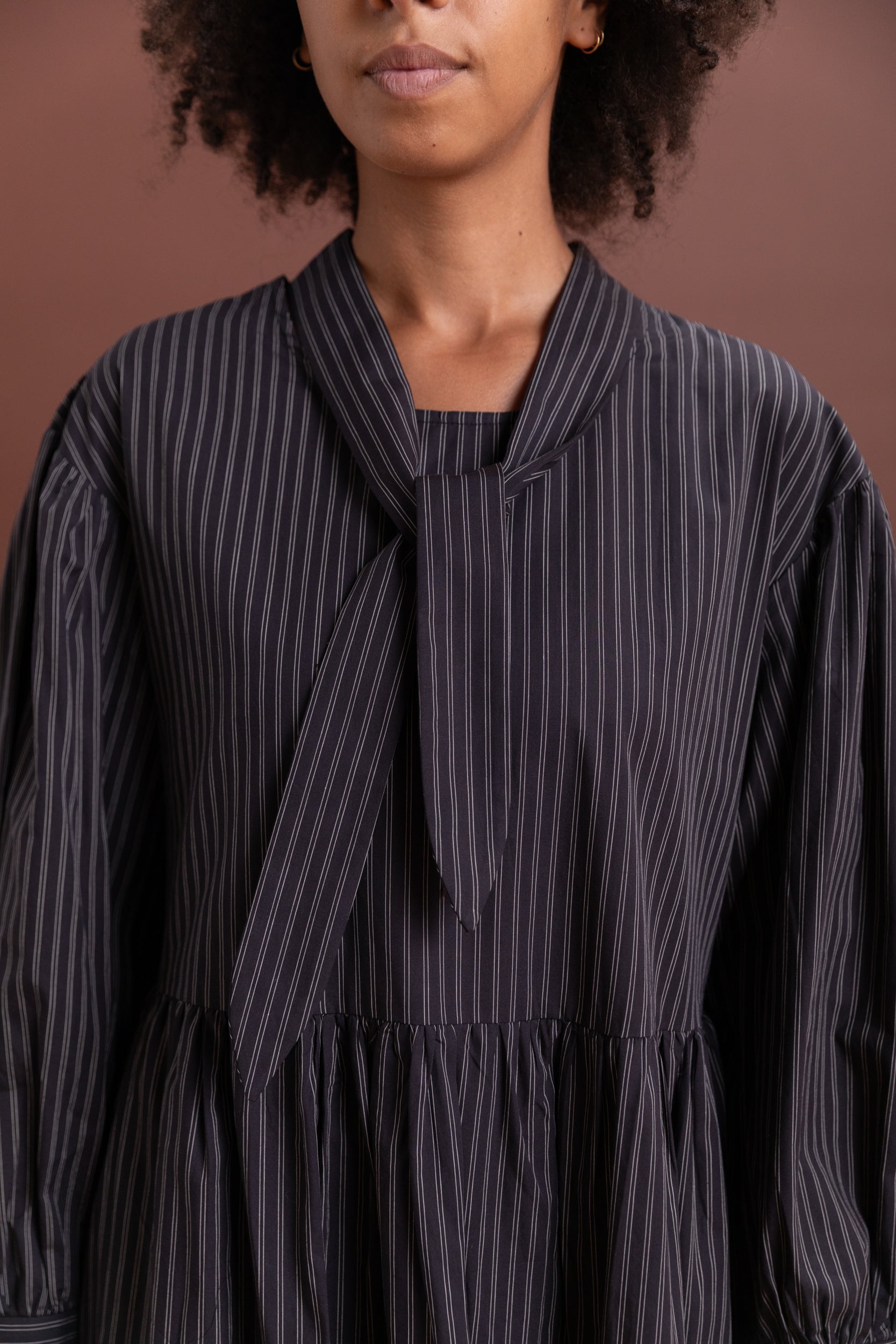 THERISE DRESS IN BLACK STRIPE