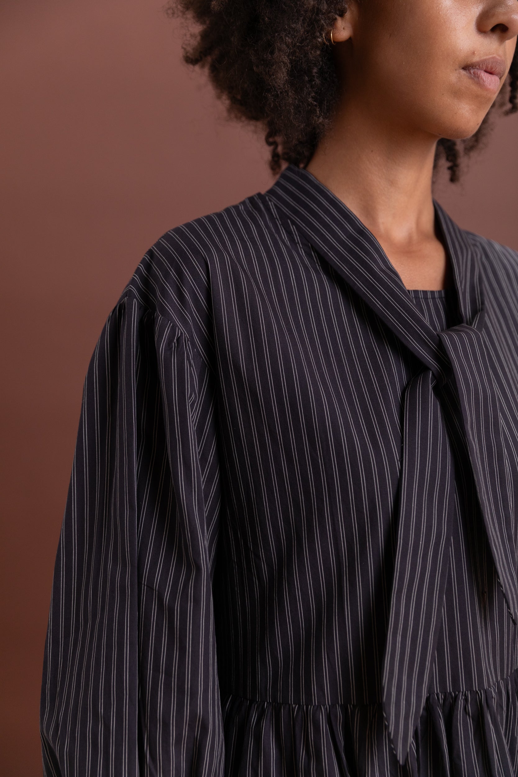 THERISE DRESS IN BLACK STRIPE