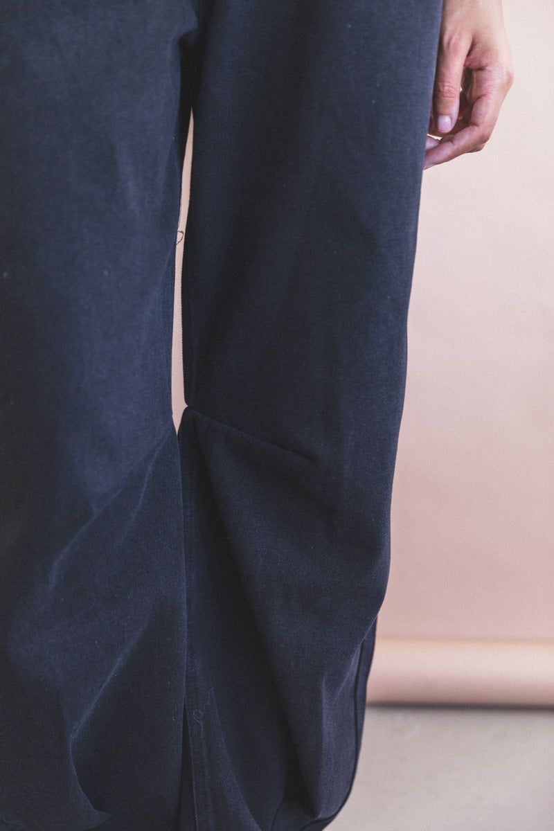 OLLIE JEANS IN BLACK AND DARK WASH DENIM
