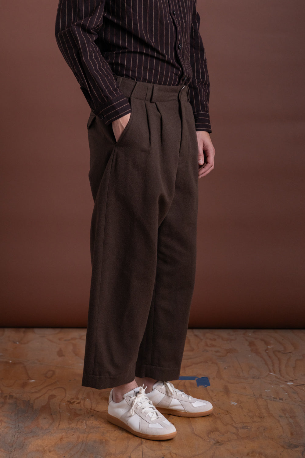 TWO PLEAT PANTS IN DARK OLIVE BRUSHED BROKEN TWILL