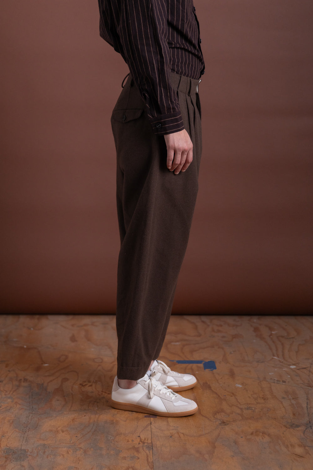 TWO PLEAT PANTS IN DARK OLIVE BRUSHED BROKEN TWILL