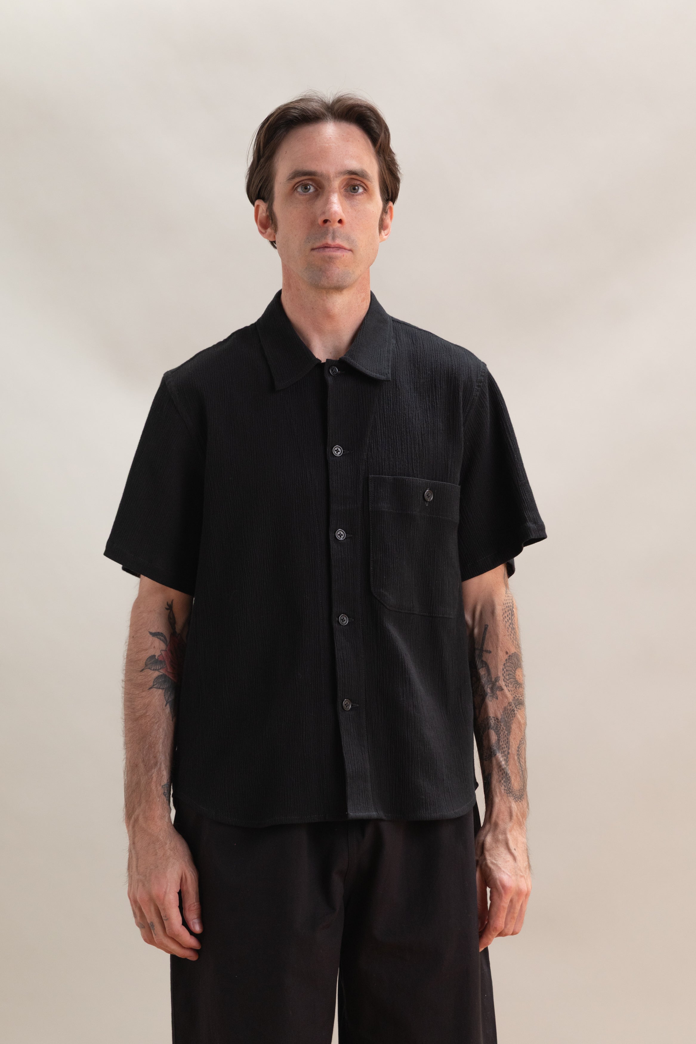 SHORT SLEEVE PINTOR SHIRT IN BLACK YORYU COTTON