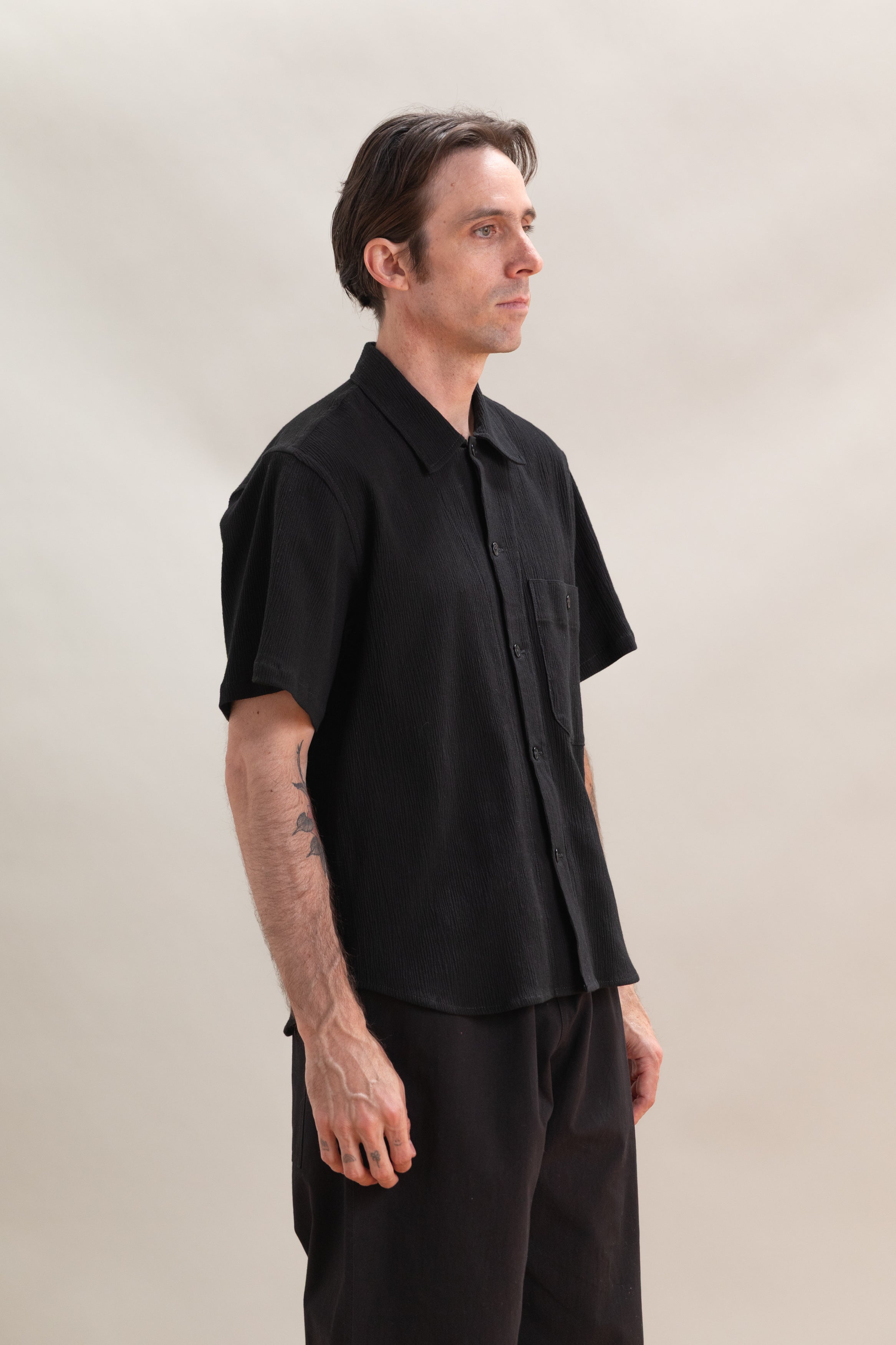 SHORT SLEEVE PINTOR SHIRT IN BLACK YORYU COTTON