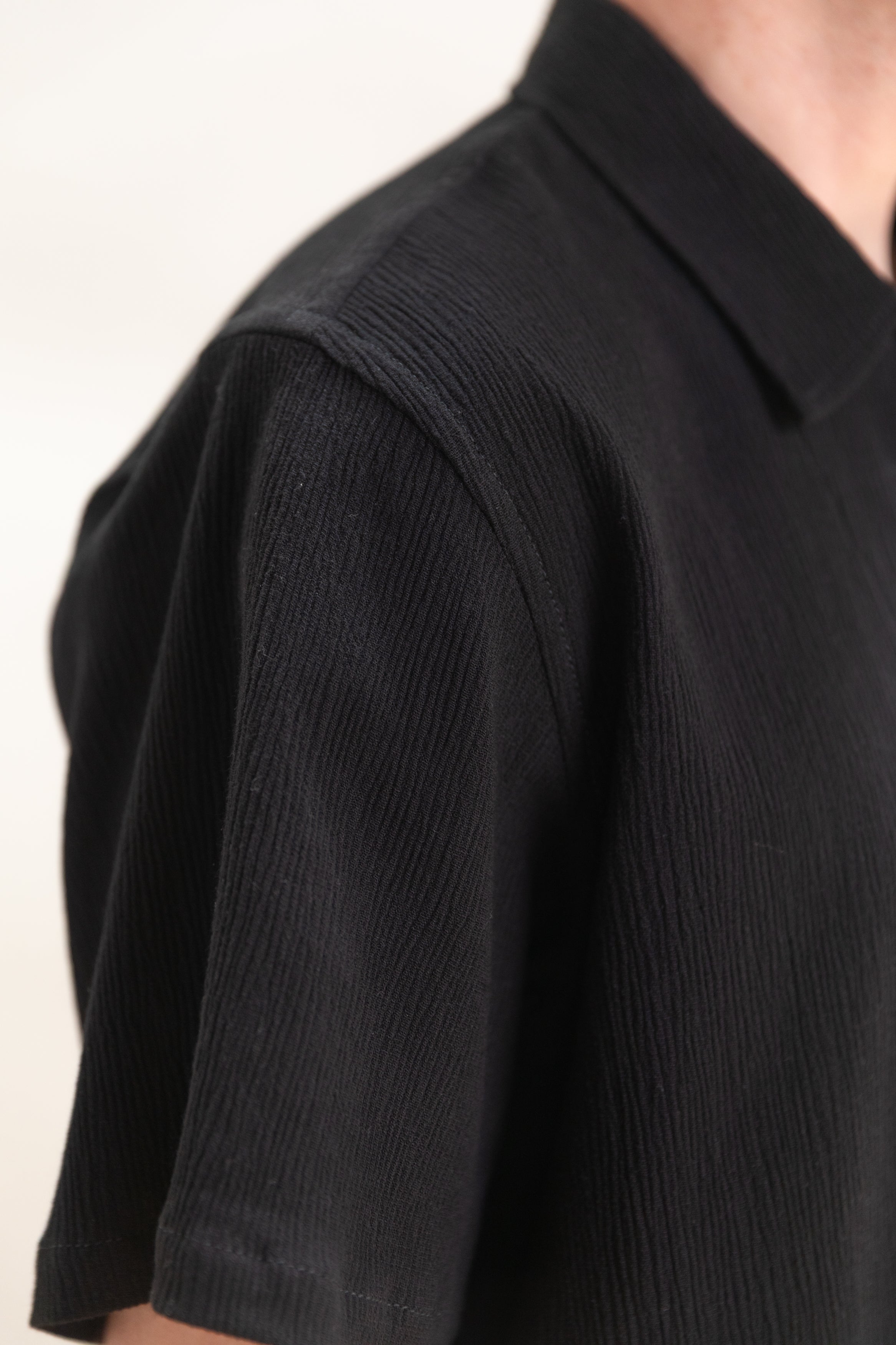 SHORT SLEEVE PINTOR SHIRT IN BLACK YORYU COTTON