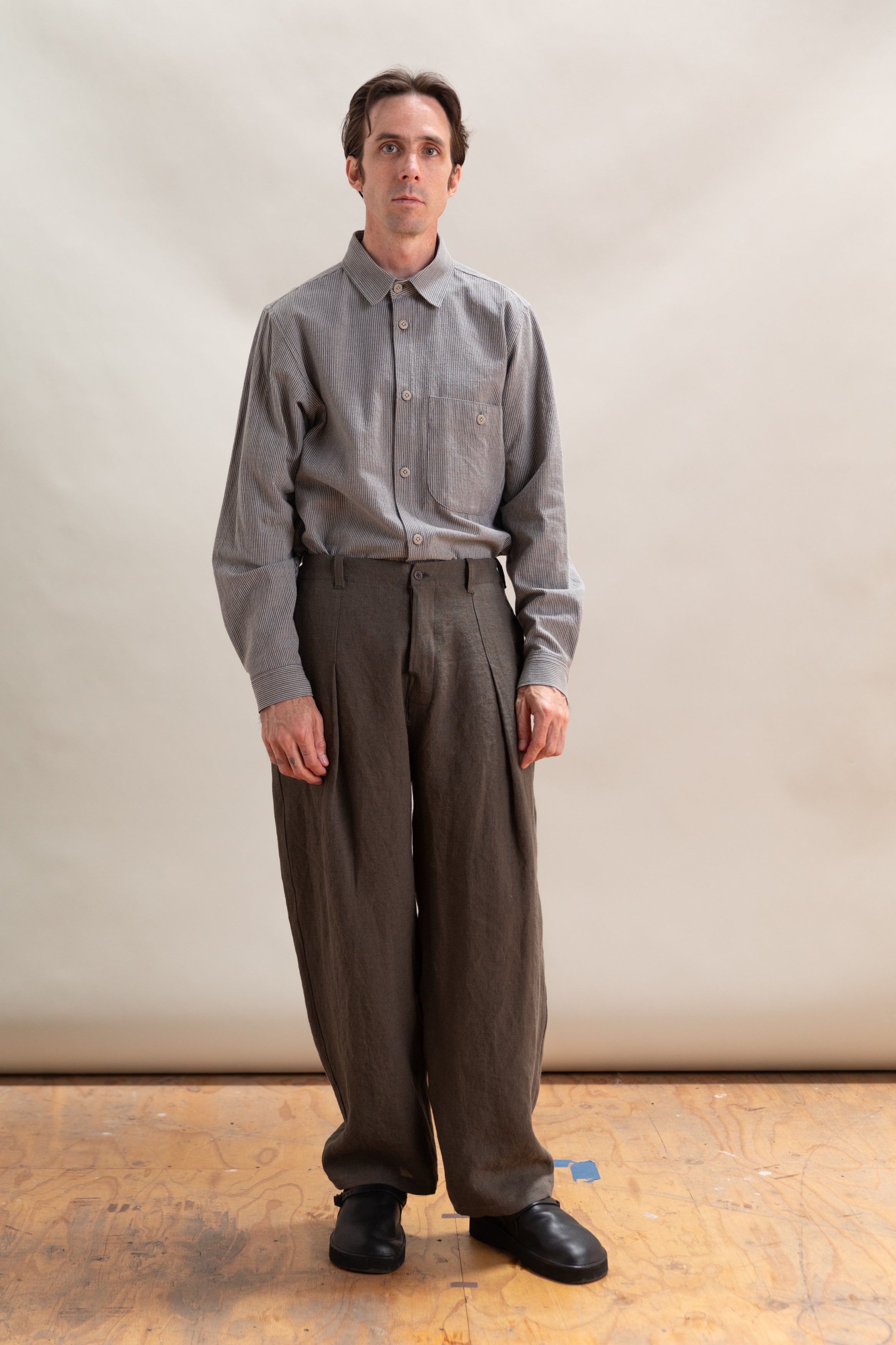 PLEAT TROUSER IN RAMIE COTTON