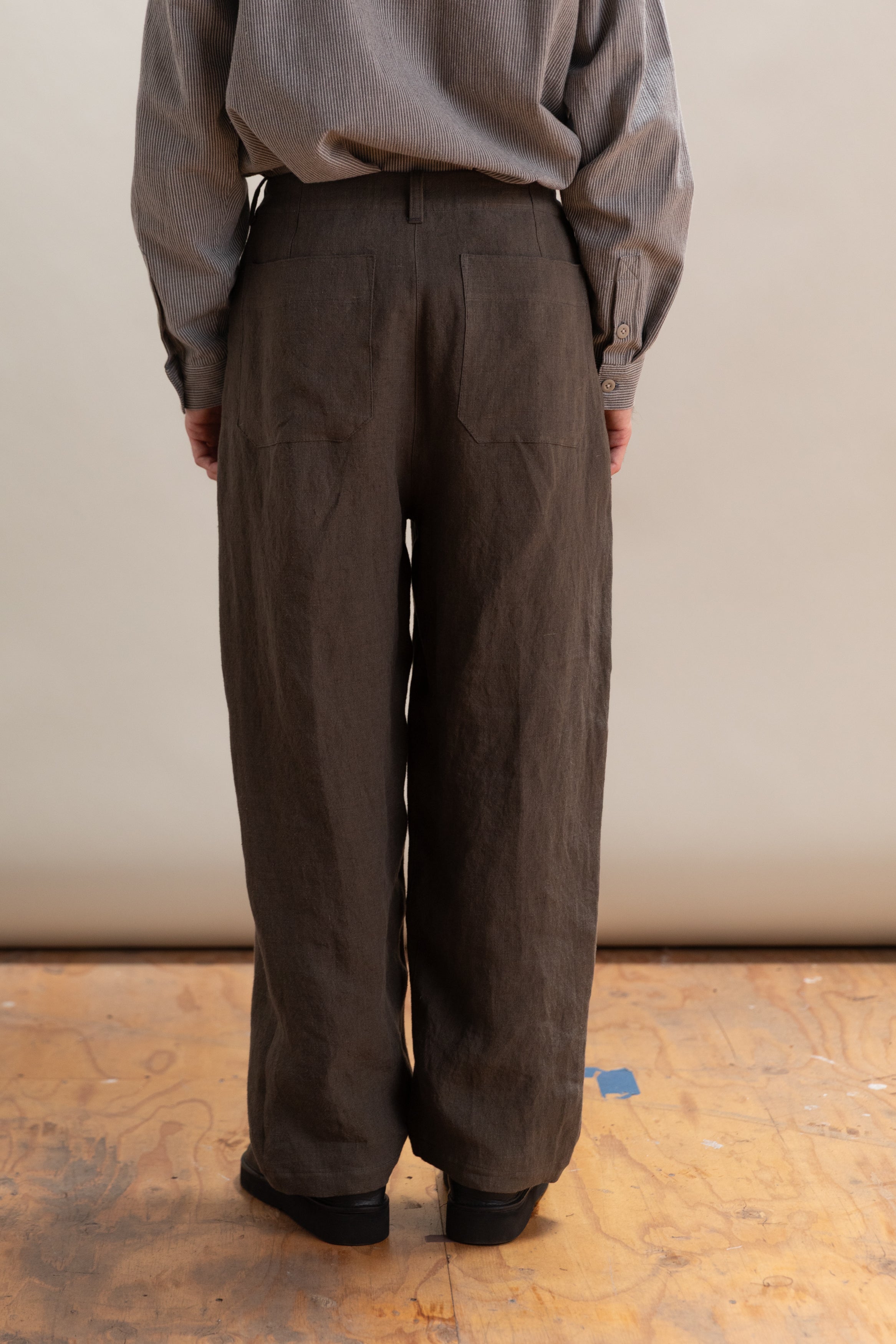 PLEAT TROUSER IN RAMIE COTTON