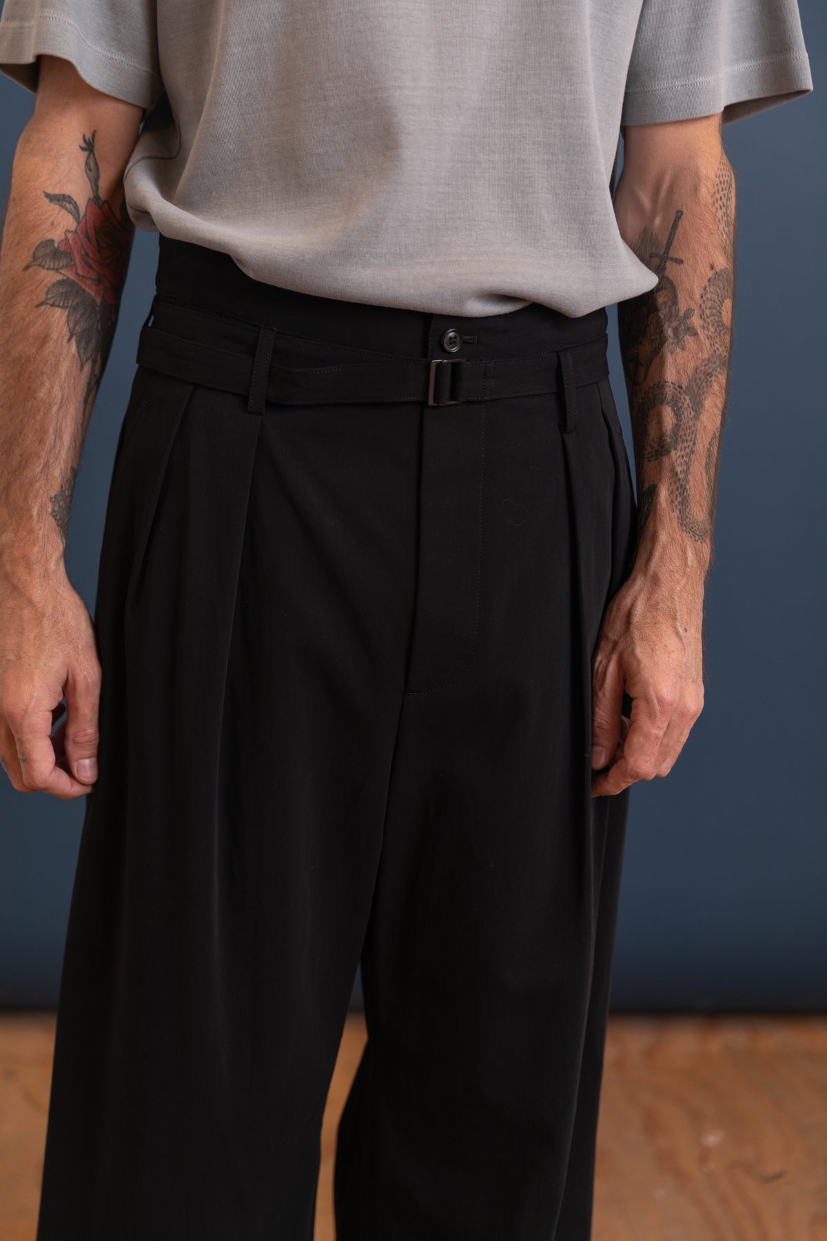 BELTED HIGH WAIST BAGGY PANTS IN BLACK COTTON