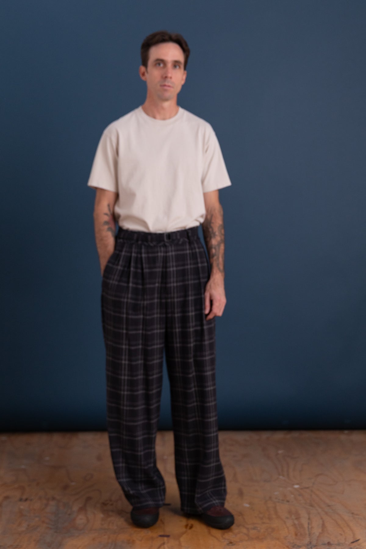 BELTED WIDE PANTS IN GREY CHECK WOOL