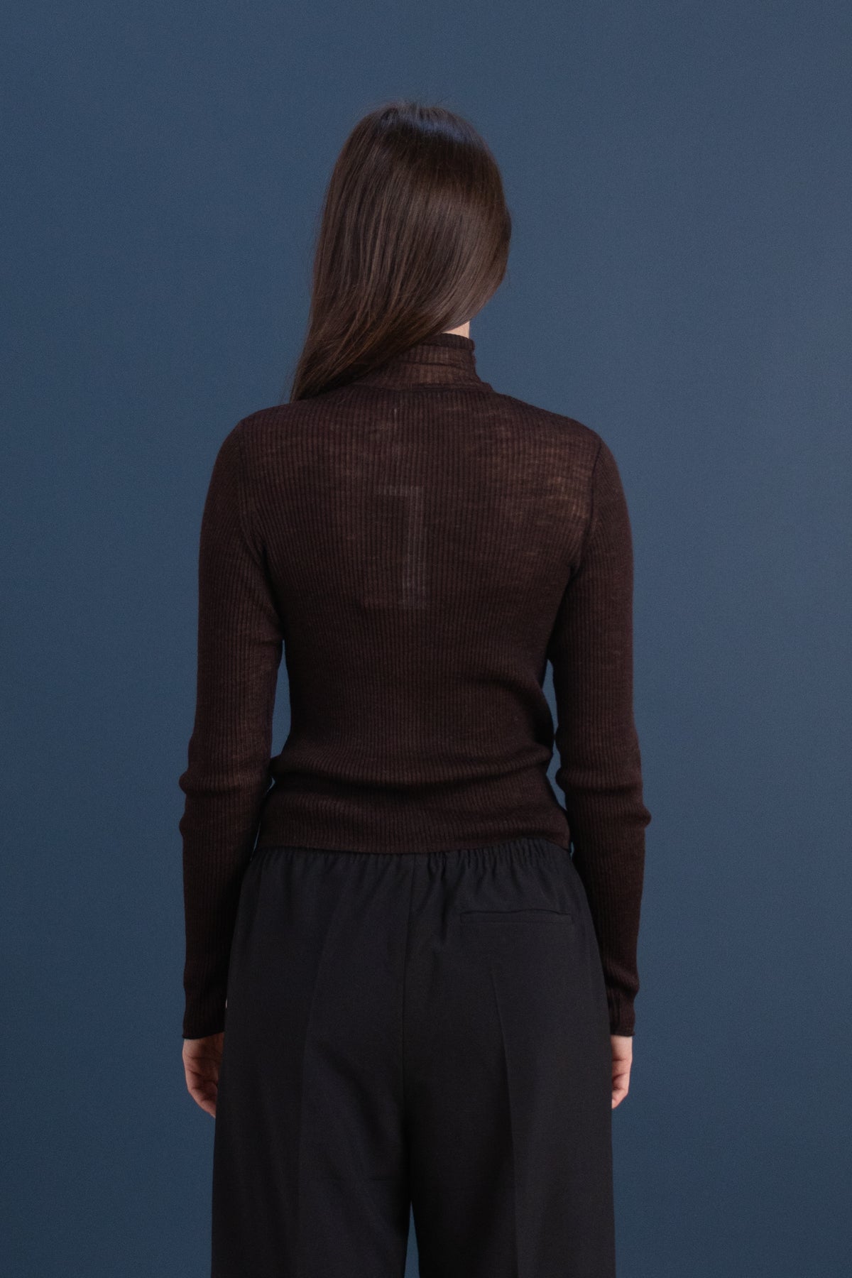 HIGH NECK RIB KNIT CARDIGAN IN DARK BROWN