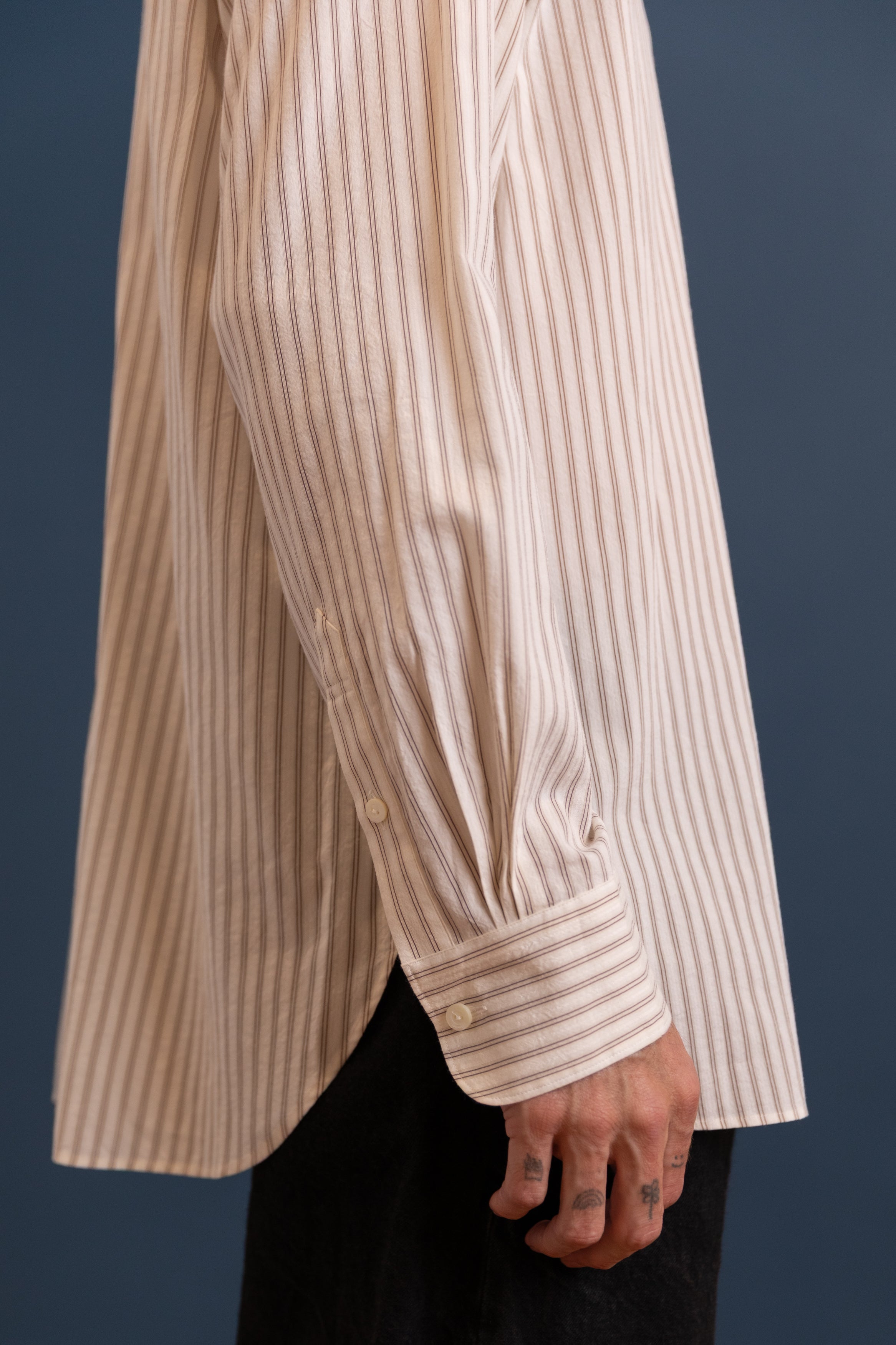 REGULAR COLLAR RELAXED FIT SHIRT IN BROWN STRIPE