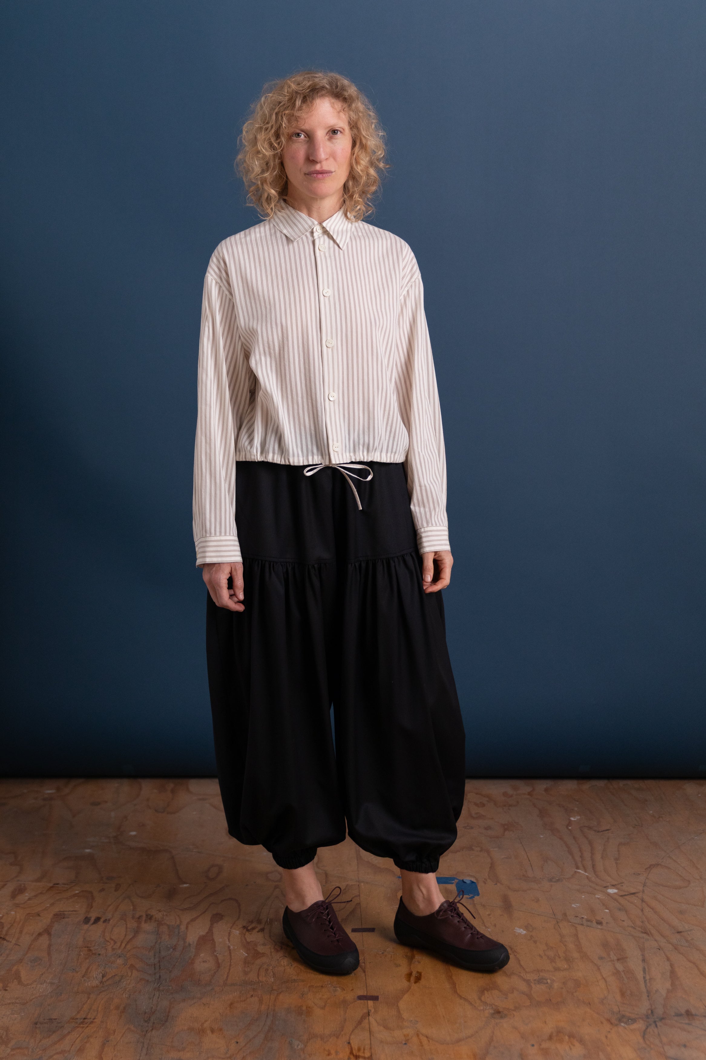 SHORT LENGTH SHIRT BLOUSE IN BROWN STRIPE