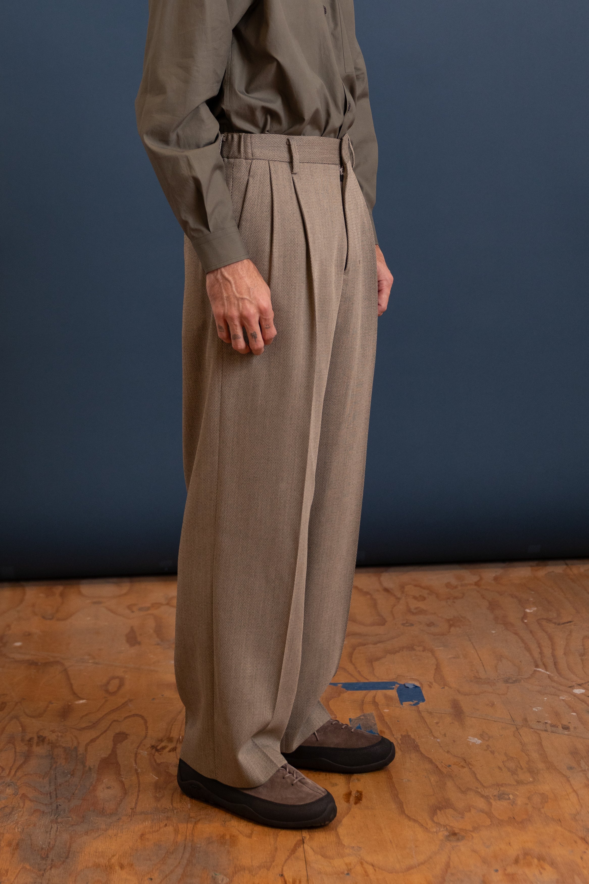 TWO TUCK WIDE TROUSERS IN GREY WOOL