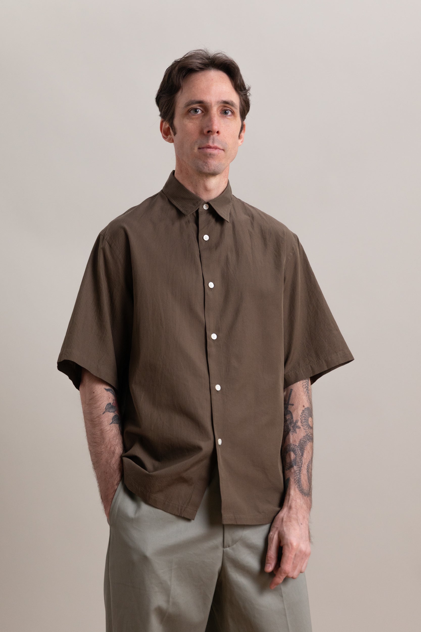 PLAIN SHORT SLEEVE SHIRT IN BROWN COTTON SILK STRIPE
