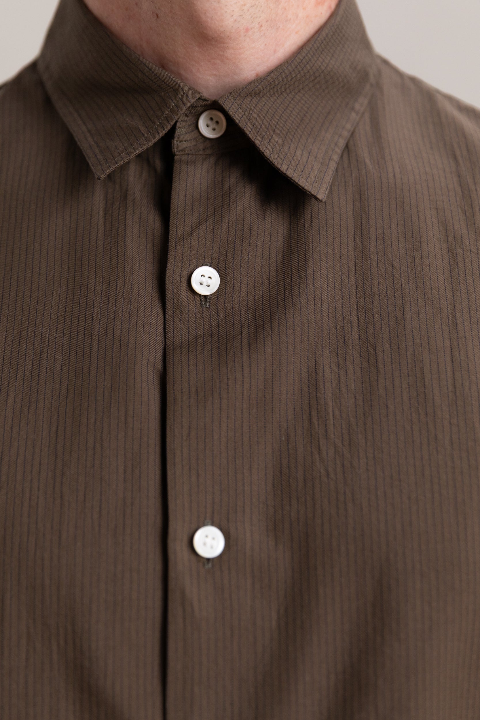 PLAIN SHORT SLEEVE SHIRT IN BROWN COTTON SILK STRIPE