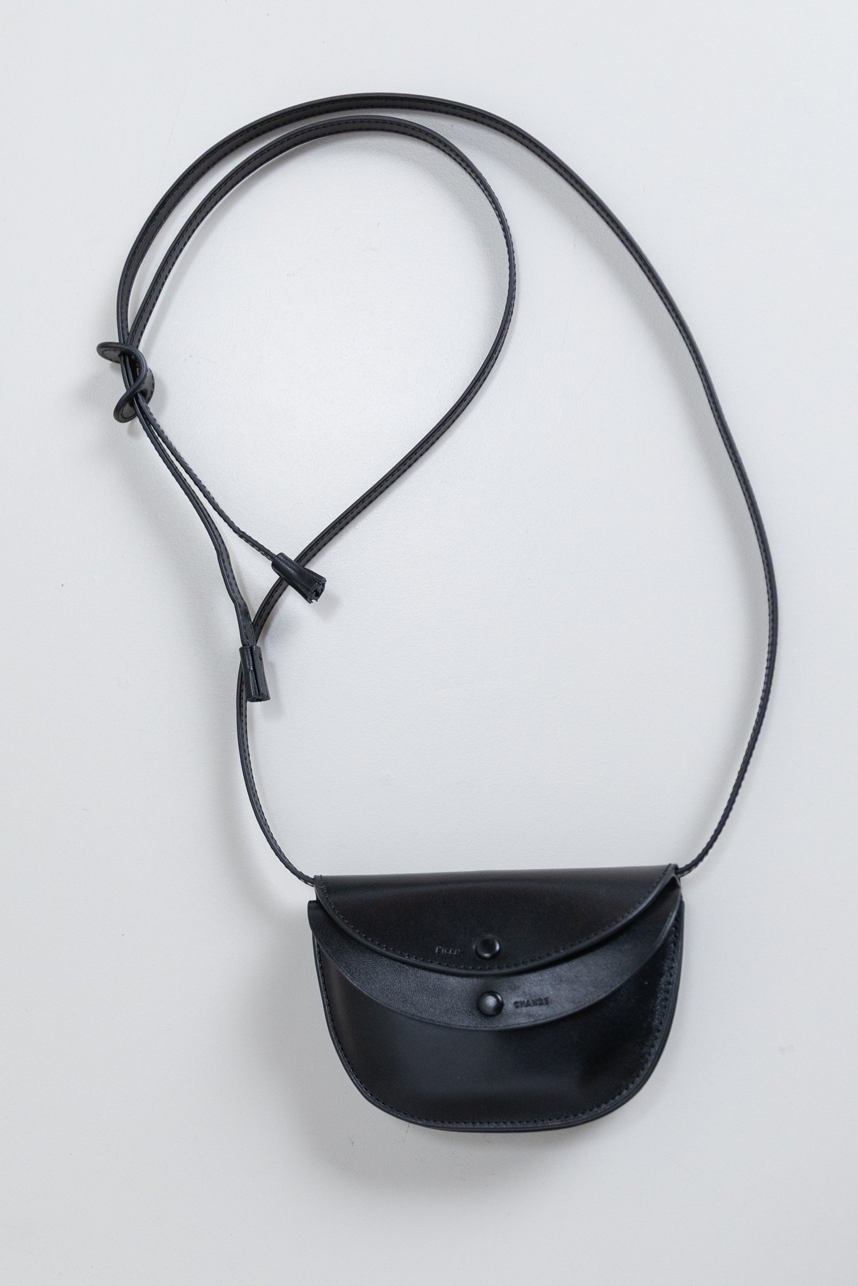 ROUND WALLET MID POUCH IN BLACK LEATHER