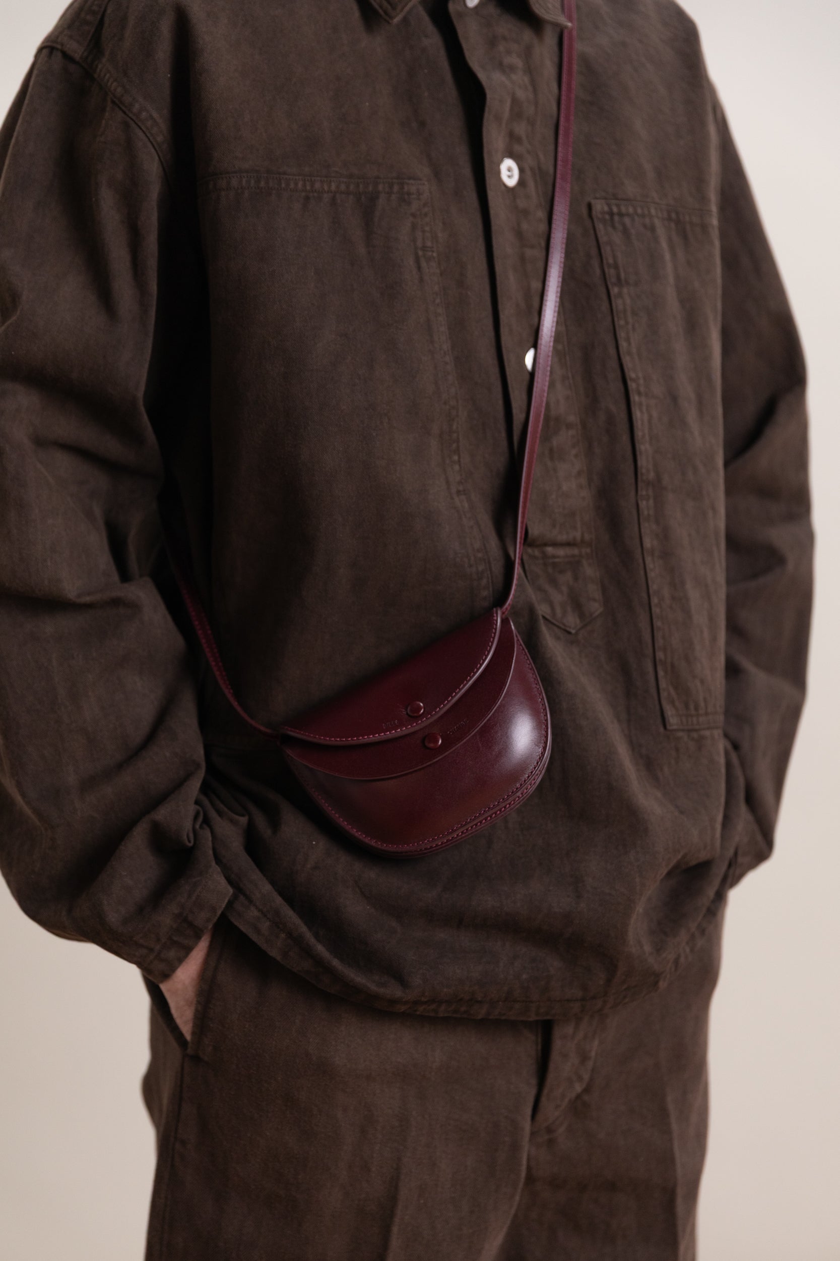 ROUND WALLET MID POUCH IN BURGUNDY LEATHER