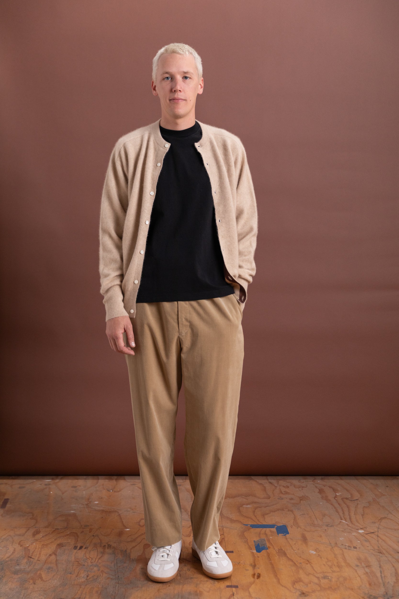 CASHMERE KNIT CARDIGAN IN NATURAL