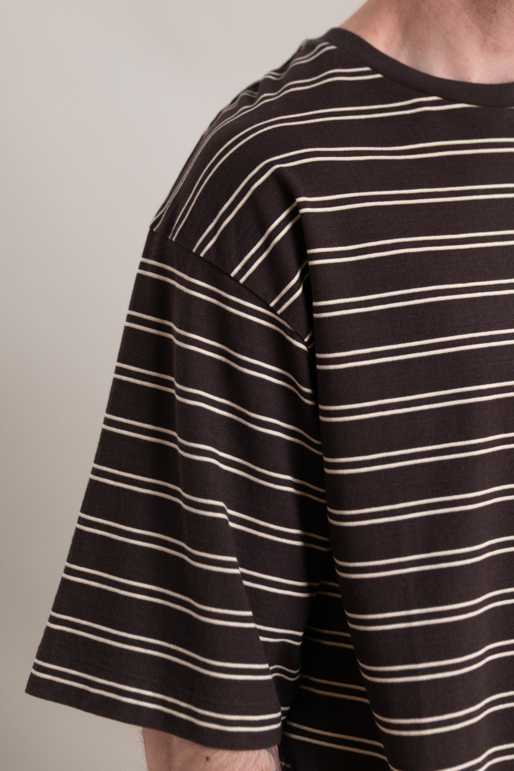 HALF SLEEVE TEE IN BROWN WIDE STRIPE HARD TWIST COTTON