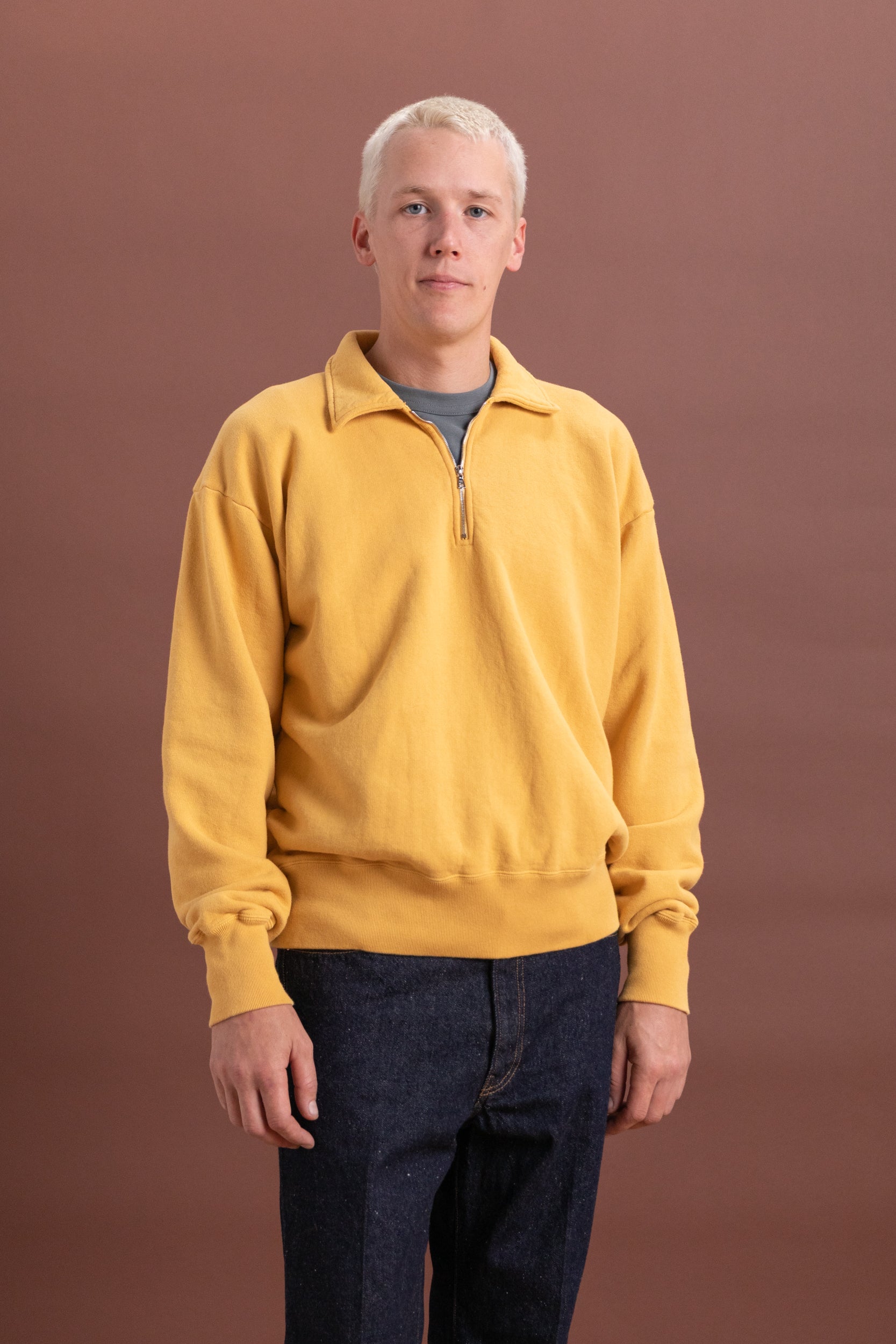 HALF ZIPPER PULLOVER IN YELLOW