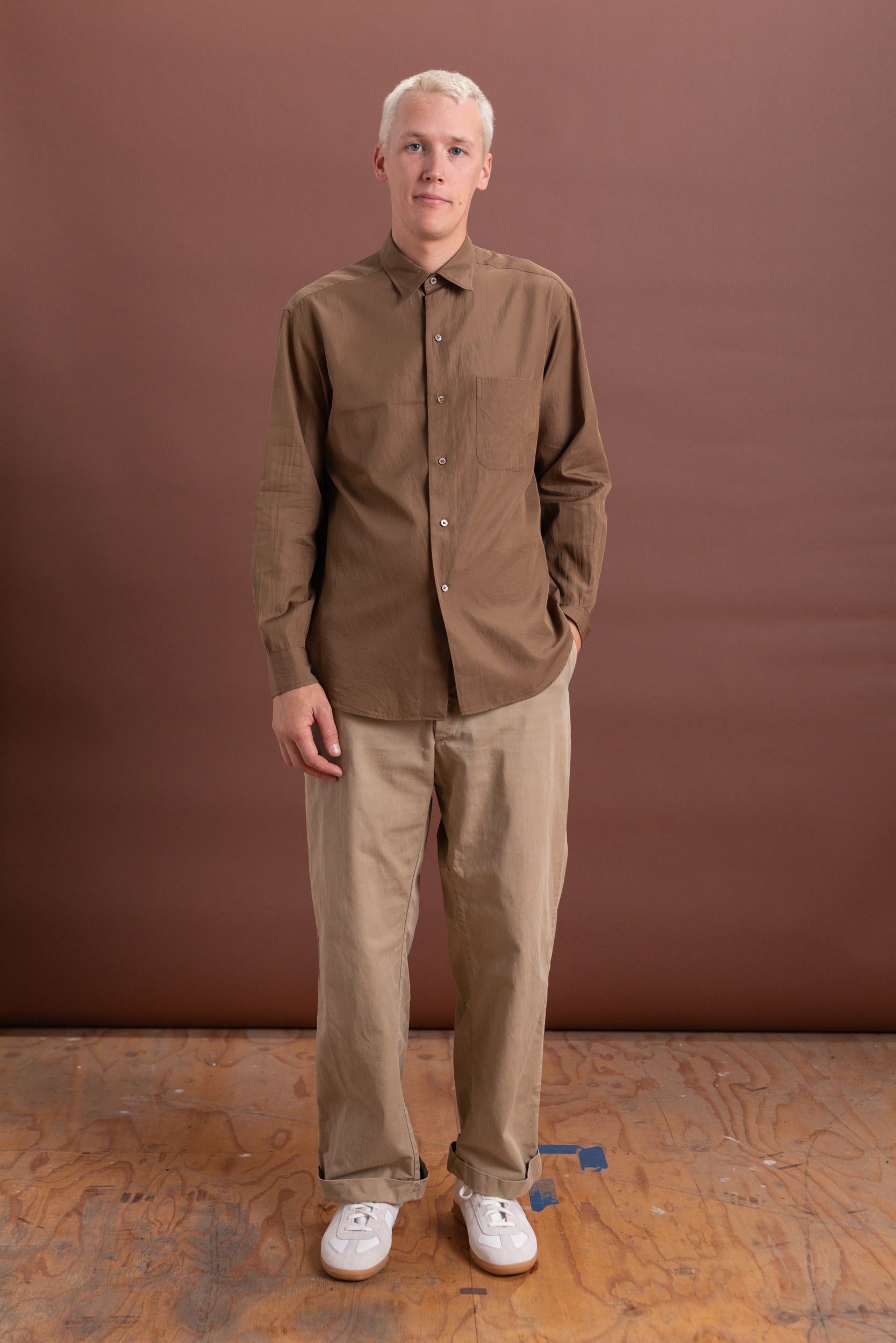REGULAR COLLARED SHIRT IN BROWN LIGHT SILK COTTON
