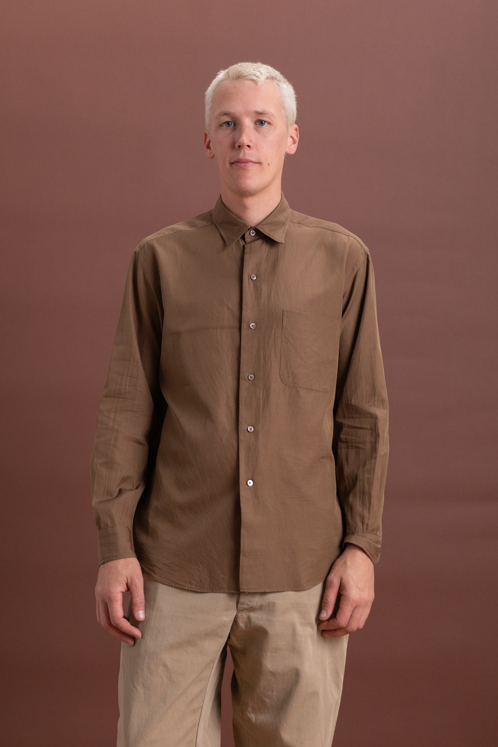 REGULAR COLLARED SHIRT IN BROWN LIGHT SILK COTTON