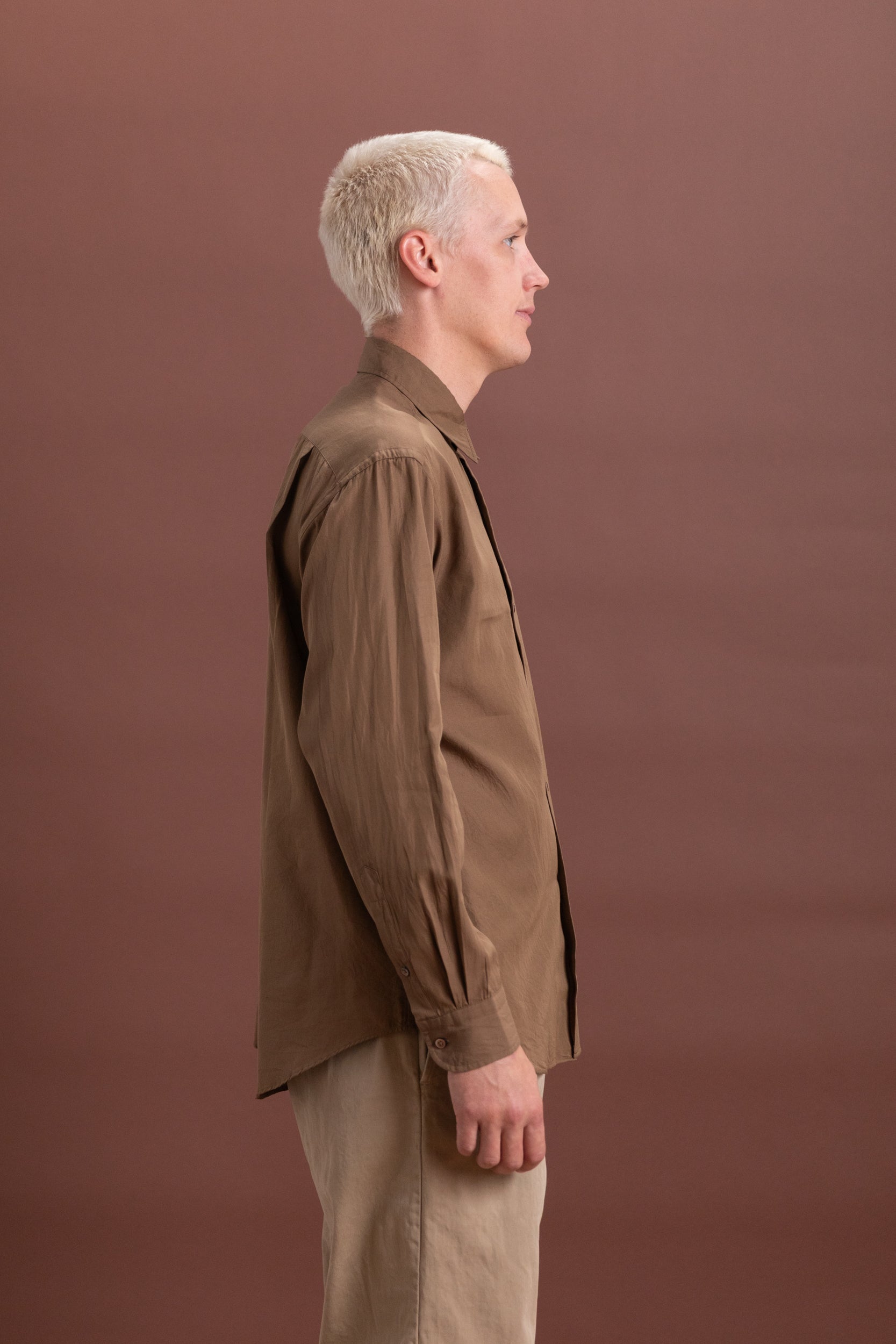 REGULAR COLLARED SHIRT IN BROWN LIGHT SILK COTTON