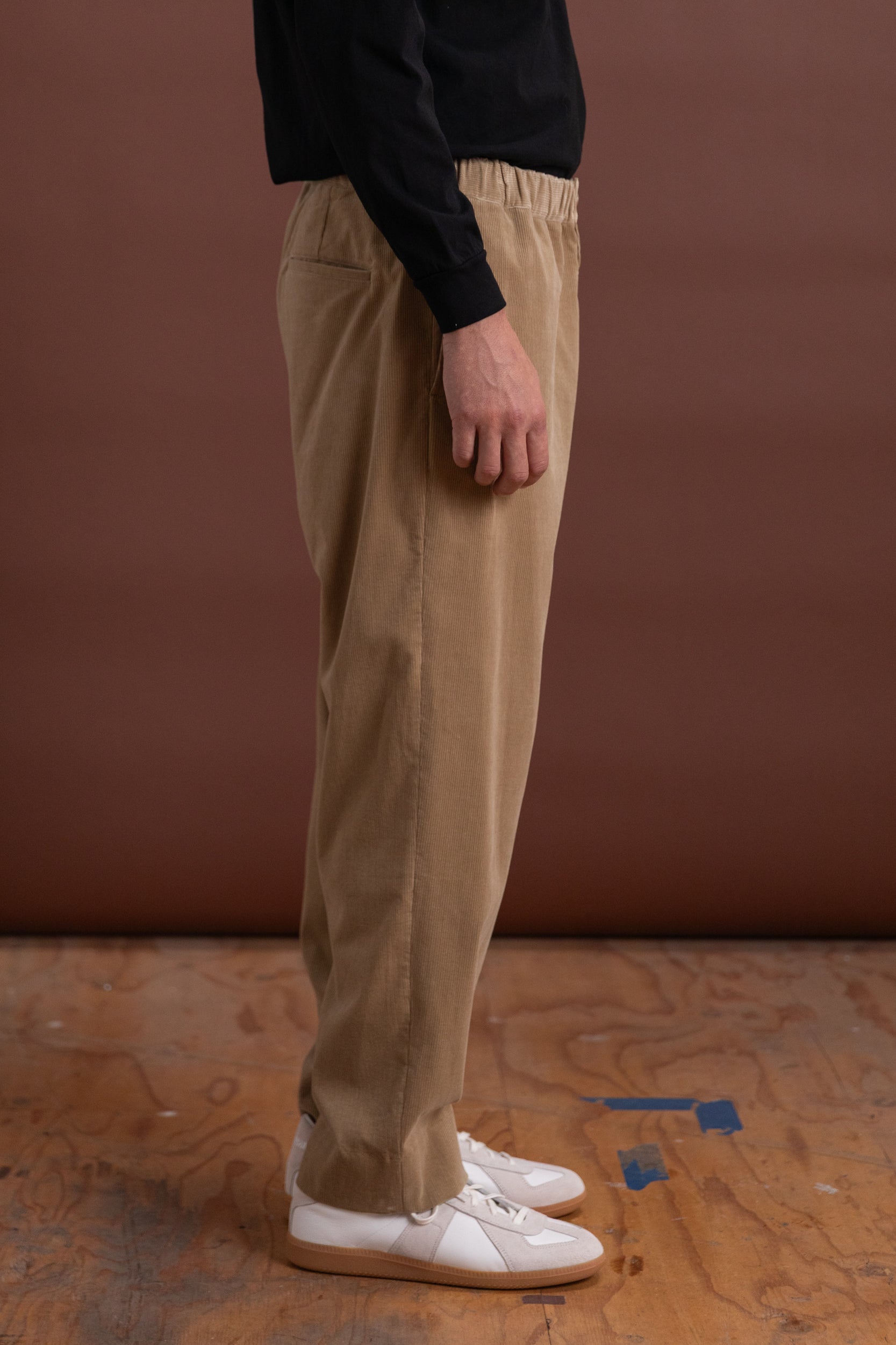 SUVIN CORDUROY EASY PANTS IN ALMOND