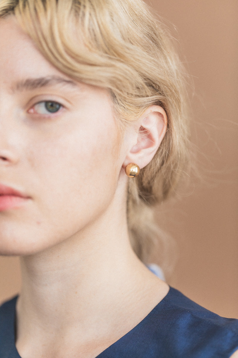 LARGE SPHERE STUD IN 14K GOLD (SINGLE)