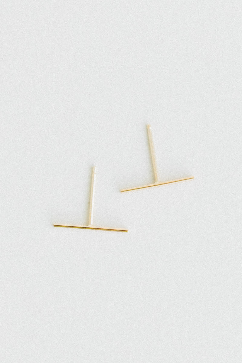 LONG STAPLE STUD IN 14K GOLD (SINGLE)